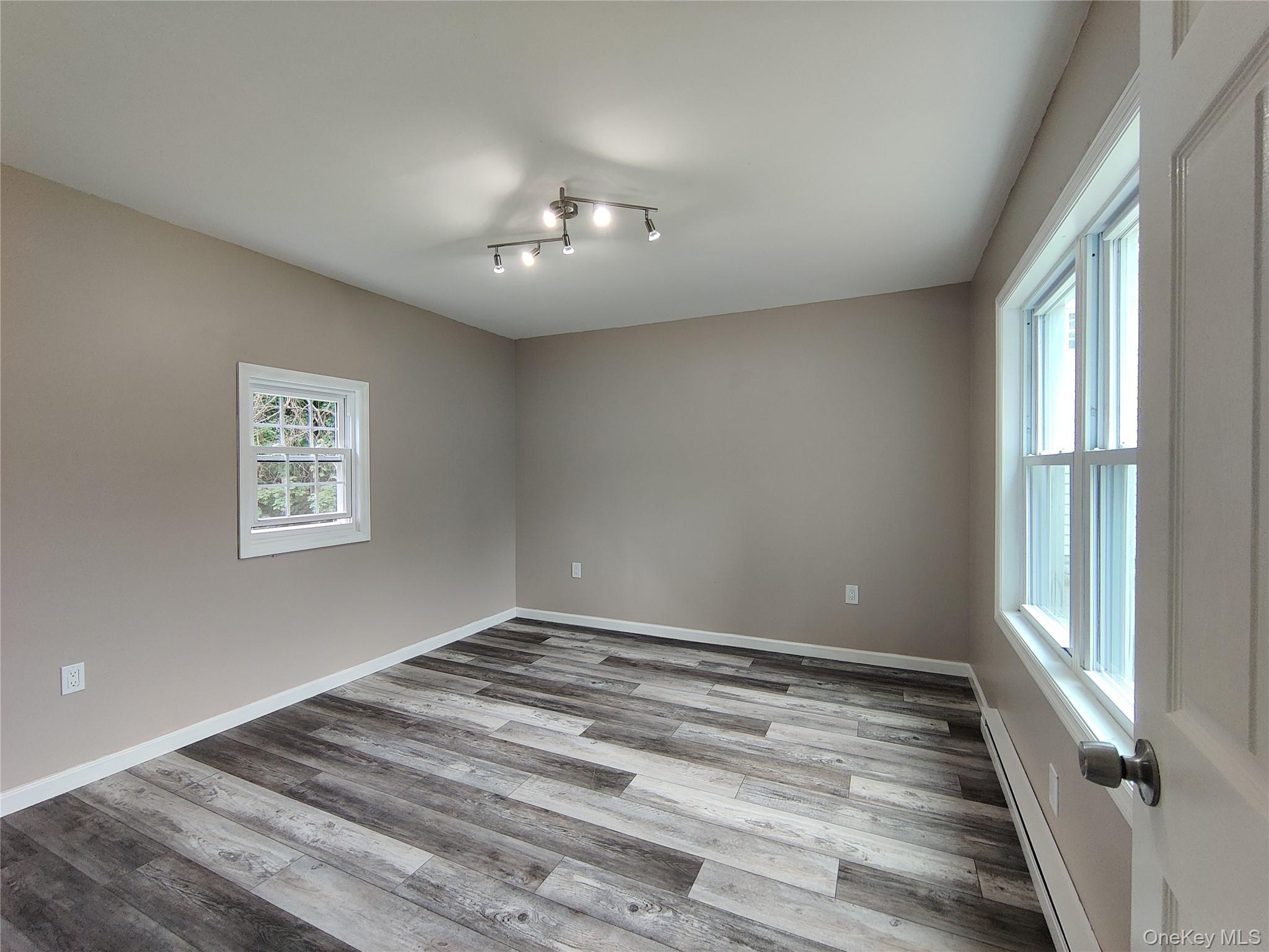 917-921 Violet Avenue B Property Photo 11