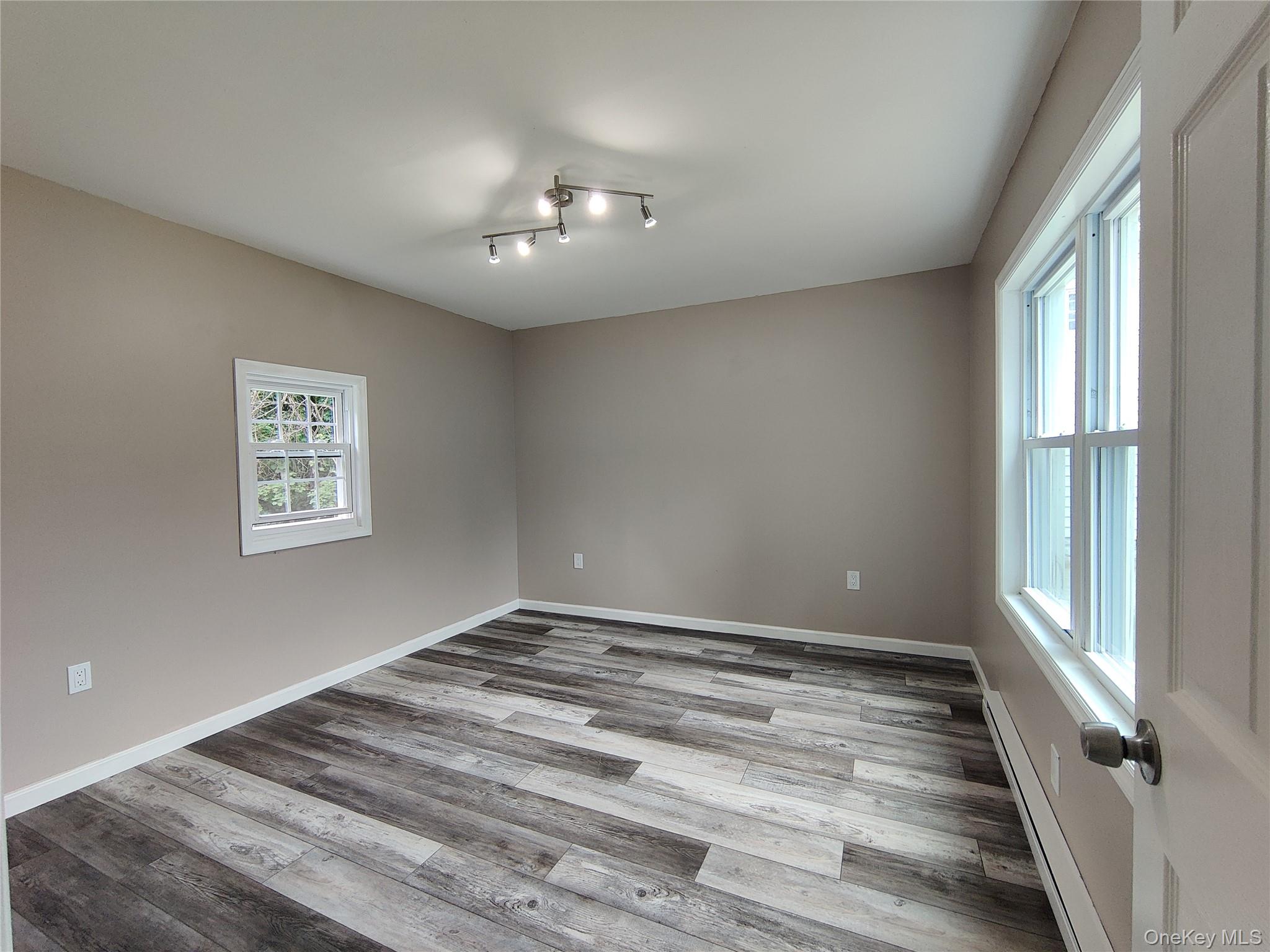 917-921 Violet Avenue B Property Photo 12