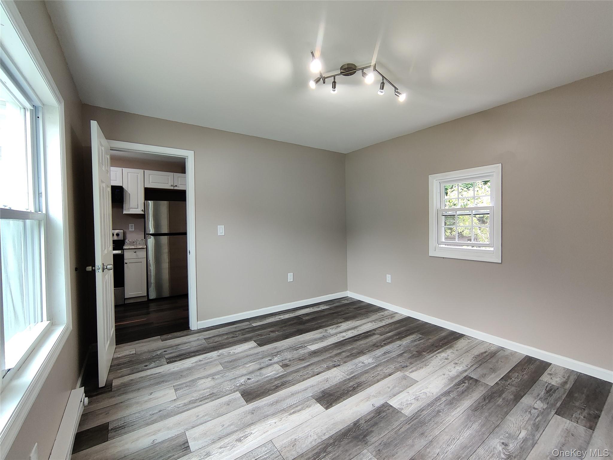 917-921 Violet Avenue B Property Photo 13