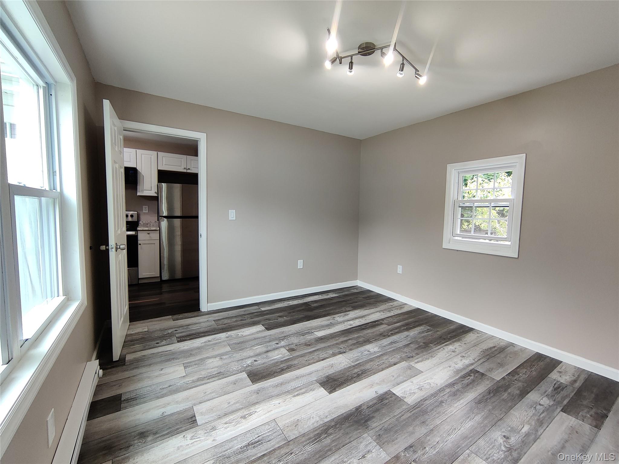 917-921 Violet Avenue B Property Photo 14