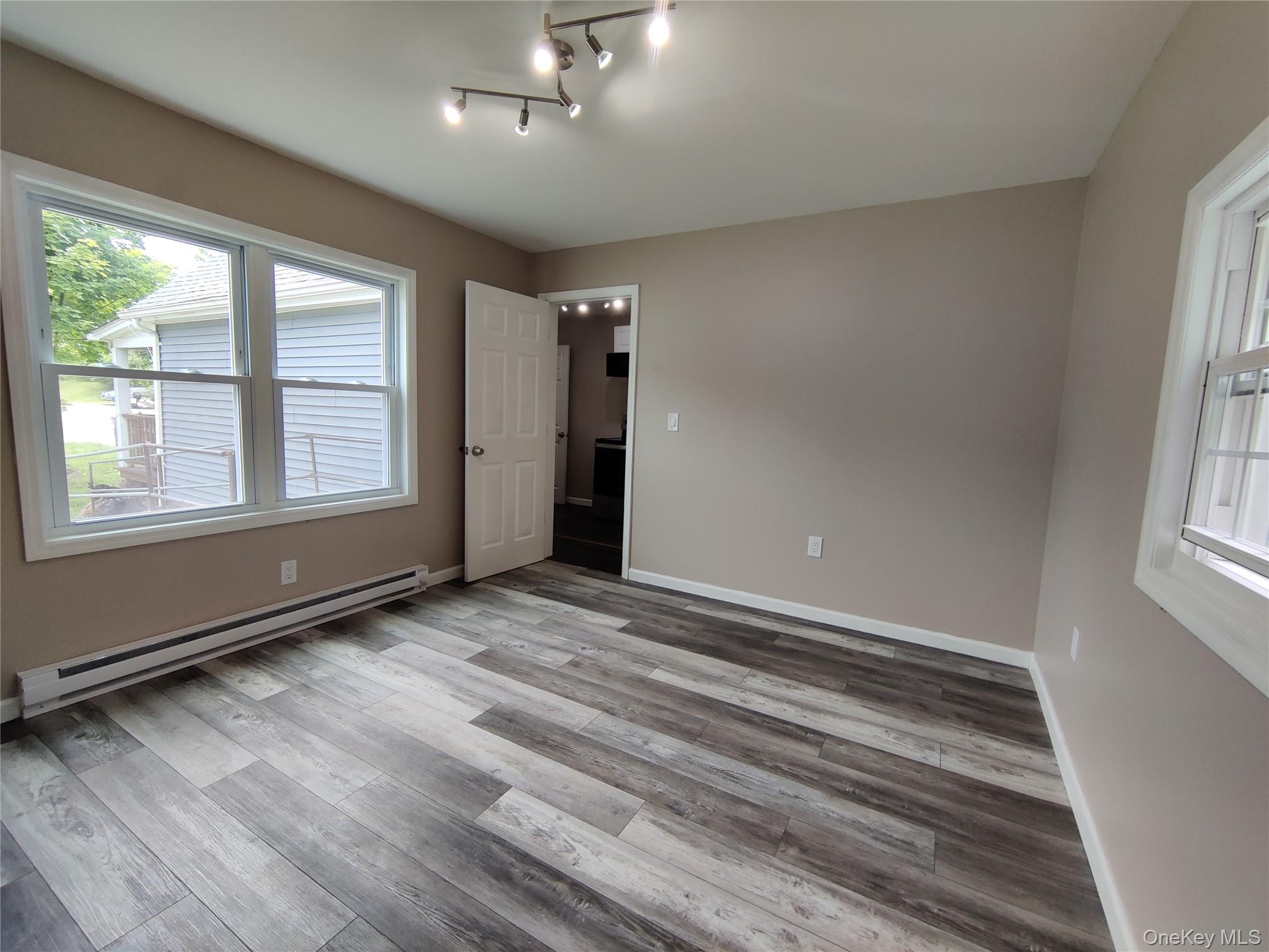 917-921 Violet Avenue B Property Photo 15