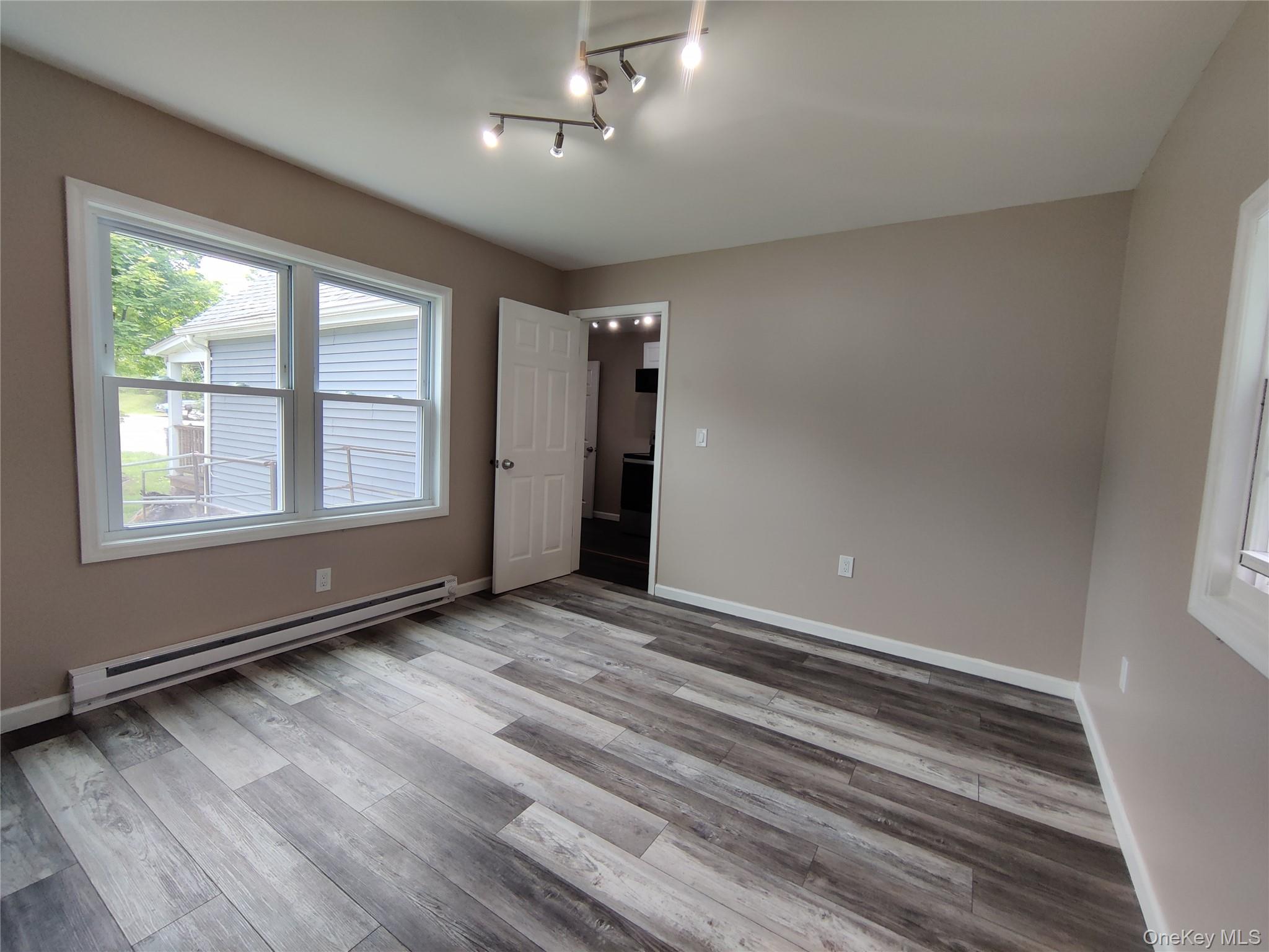 917-921 Violet Avenue B Property Photo 16