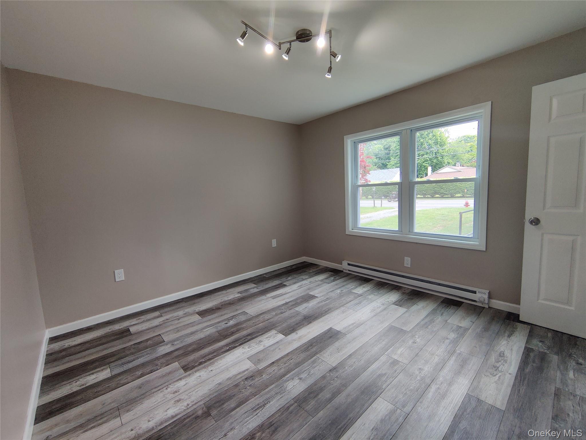 917-921 Violet Avenue B Property Photo 17