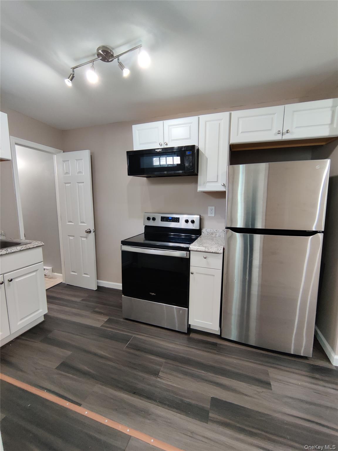 917-921 Violet Avenue B Property Photo 19
