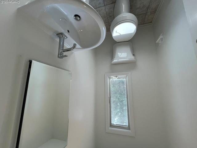 35 Sands Point Road B Property Photo 10