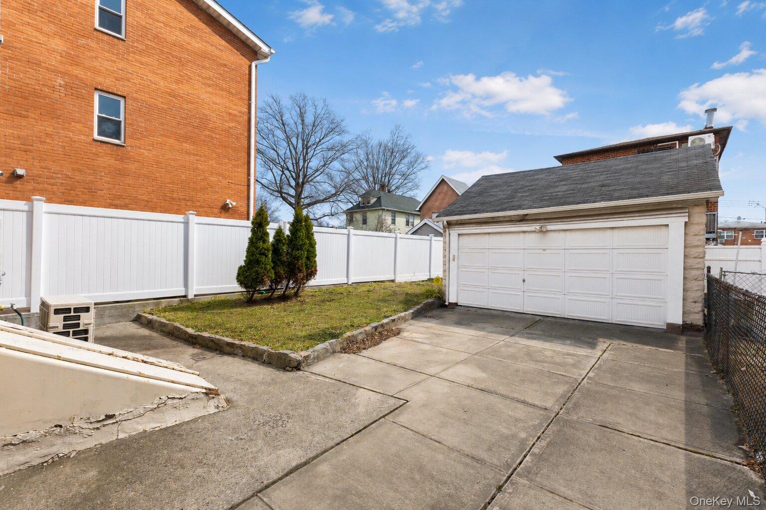 6117 165th Street Property Photo 4
