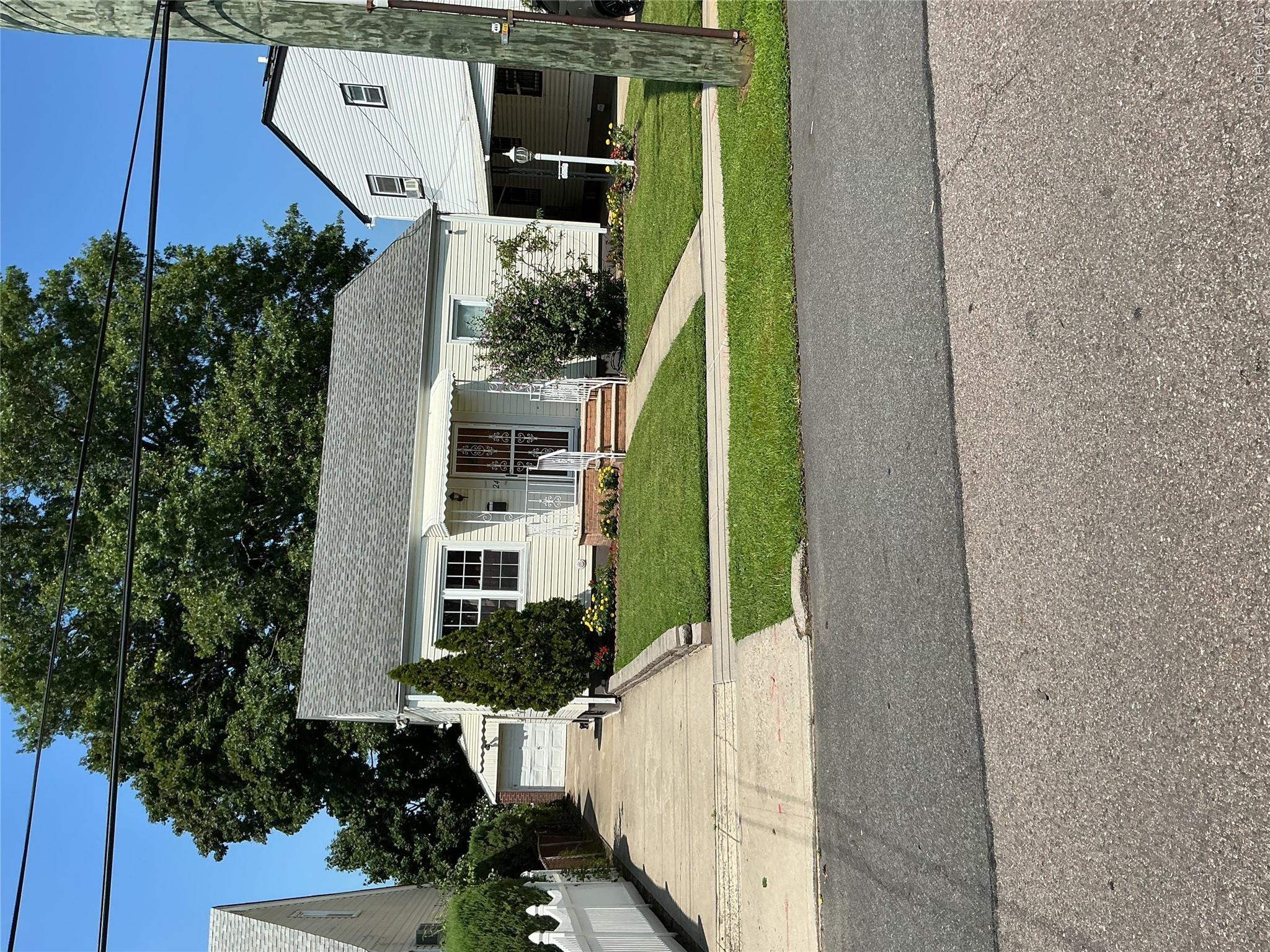 11824 236th Street Property Photo 1
