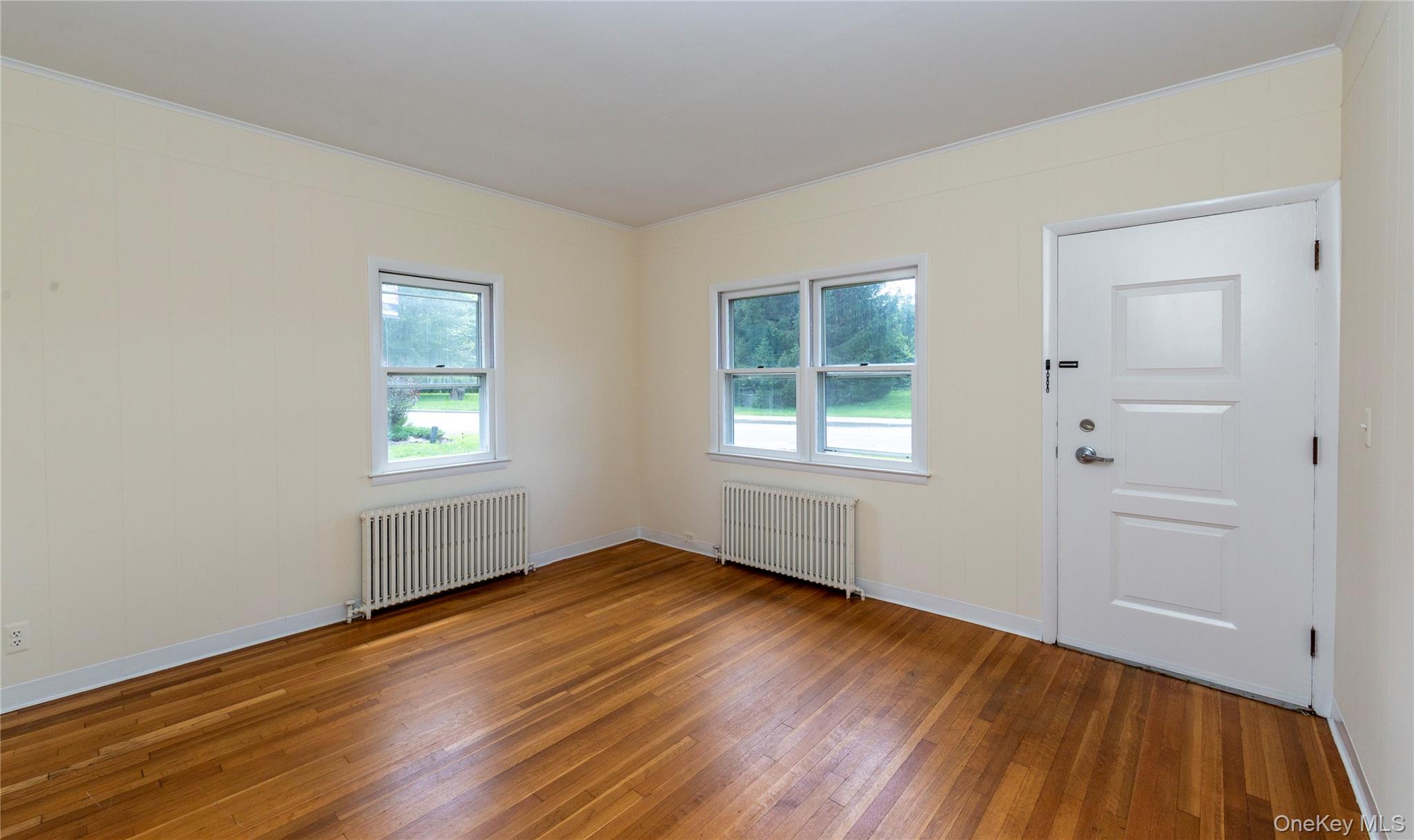 140 E Main Street 1 Property Photo 4