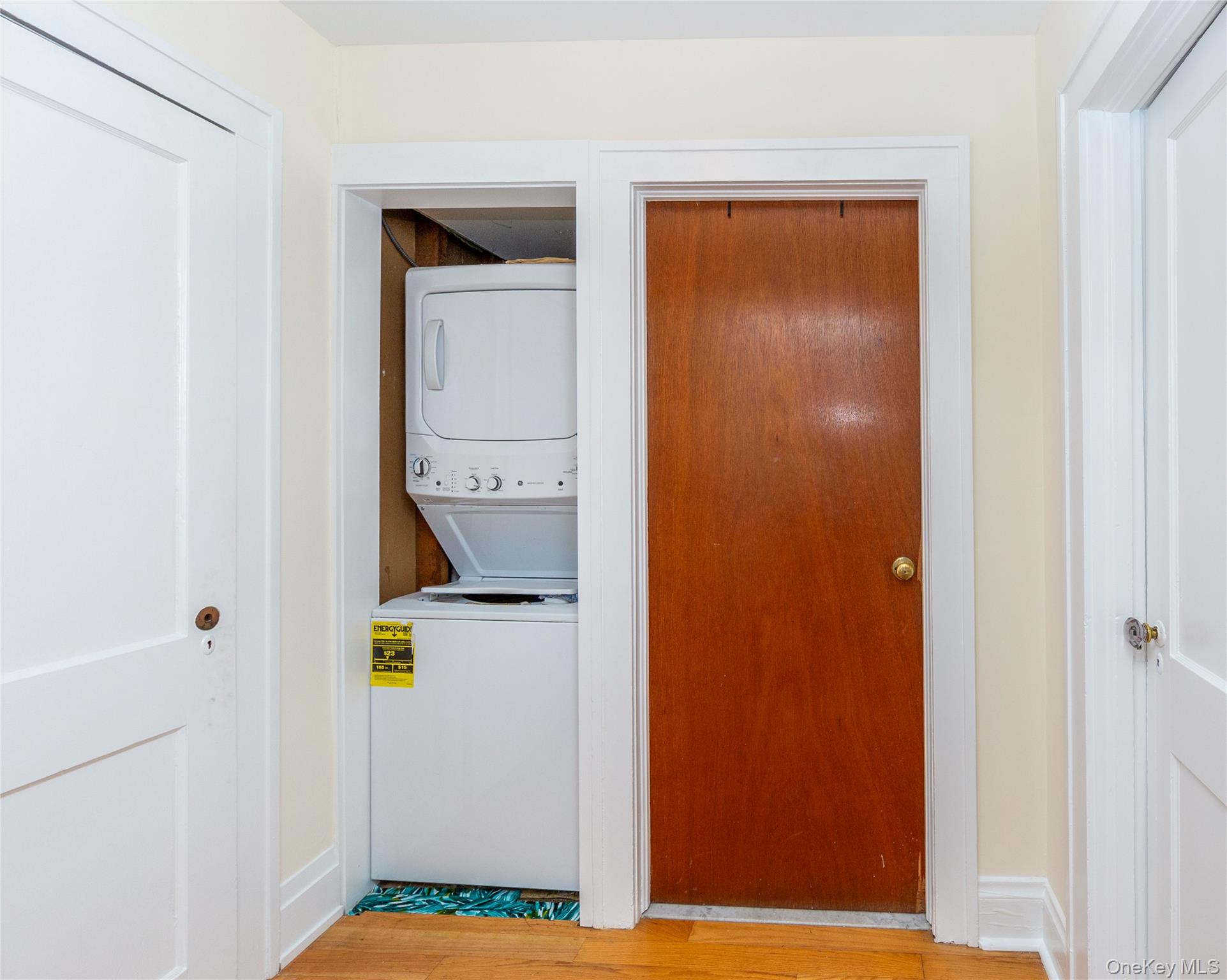140 E Main Street 1 Property Photo 22