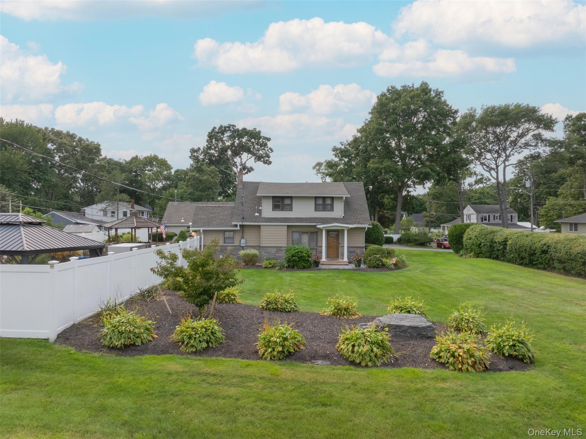 70 Lake Promenade Property Photo 2