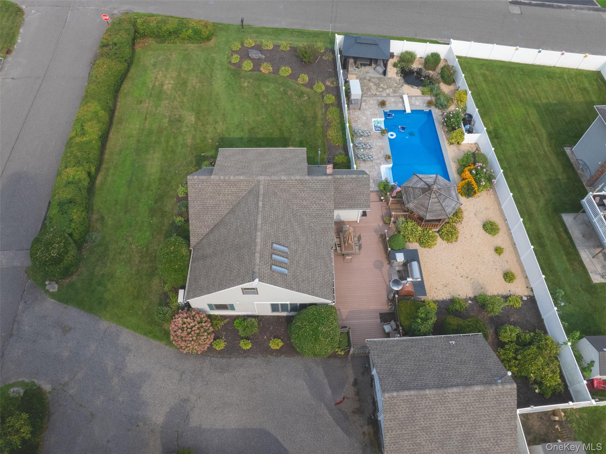 70 Lake Promenade Property Photo 4