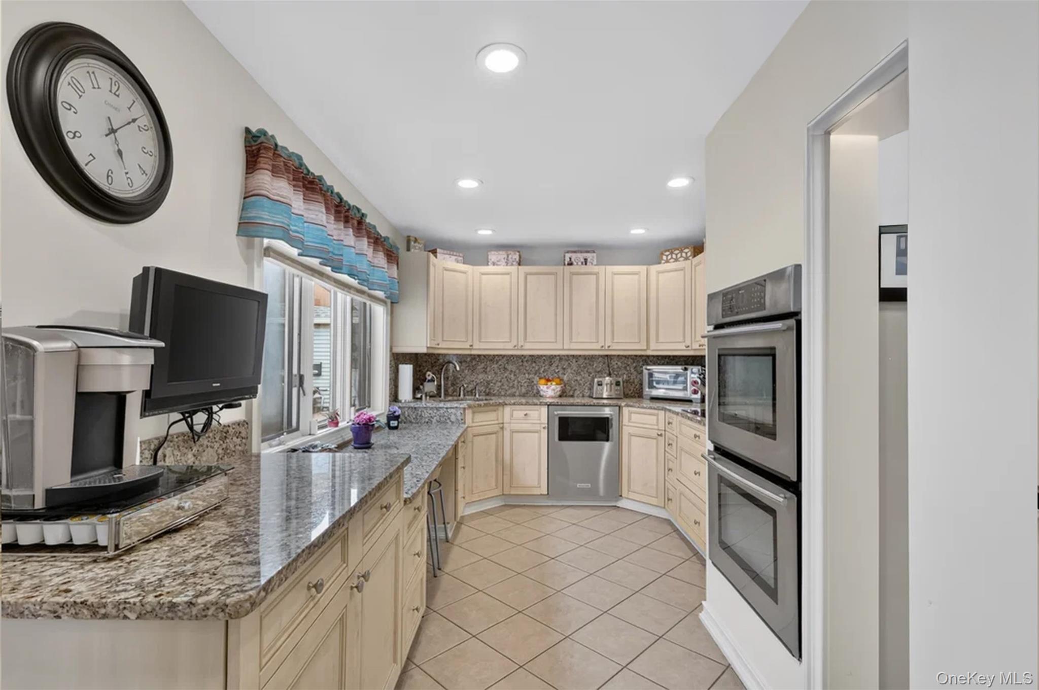 70 Lake Promenade Property Photo 9