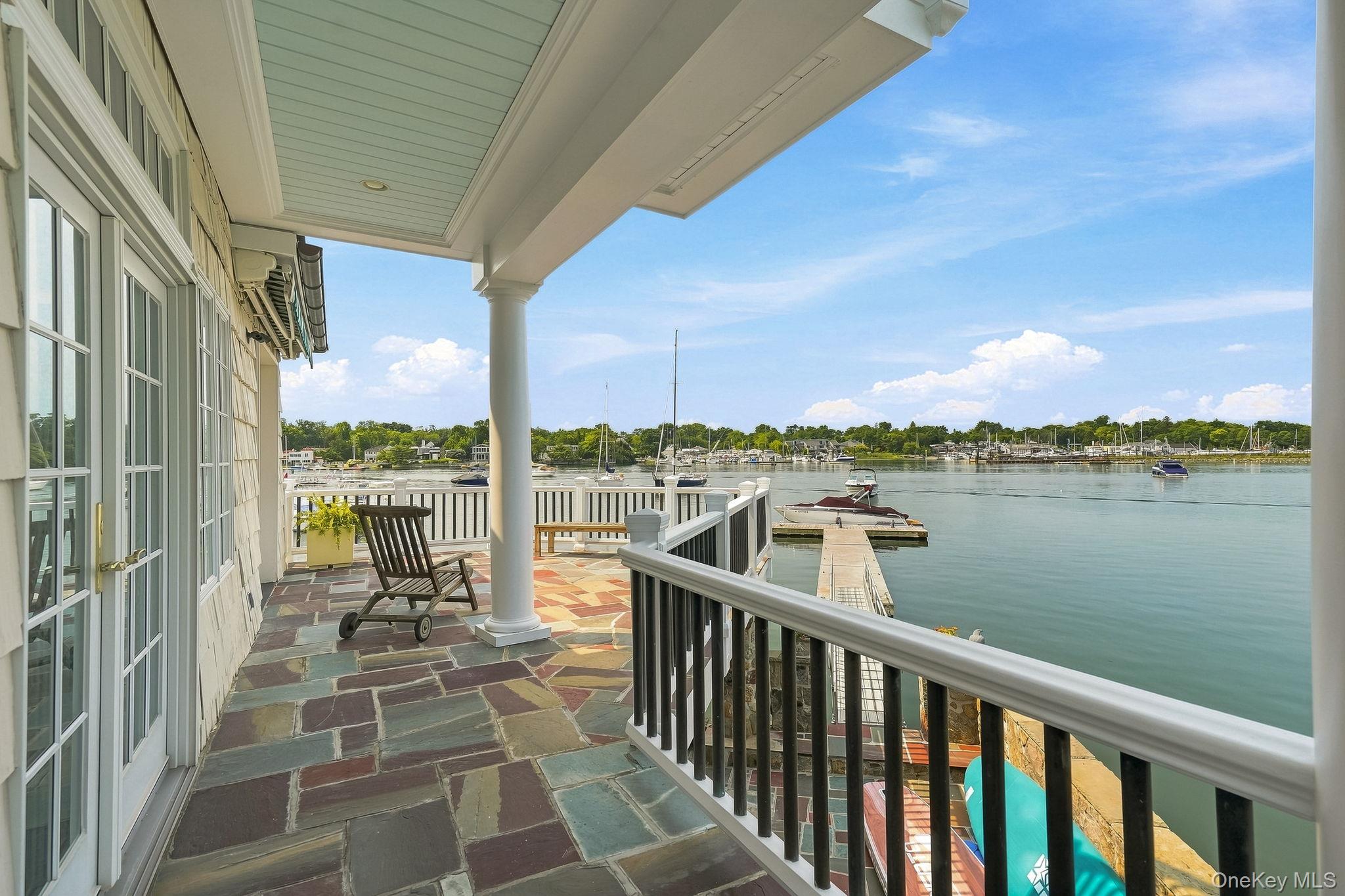 522 The Parkway Property Photo 3