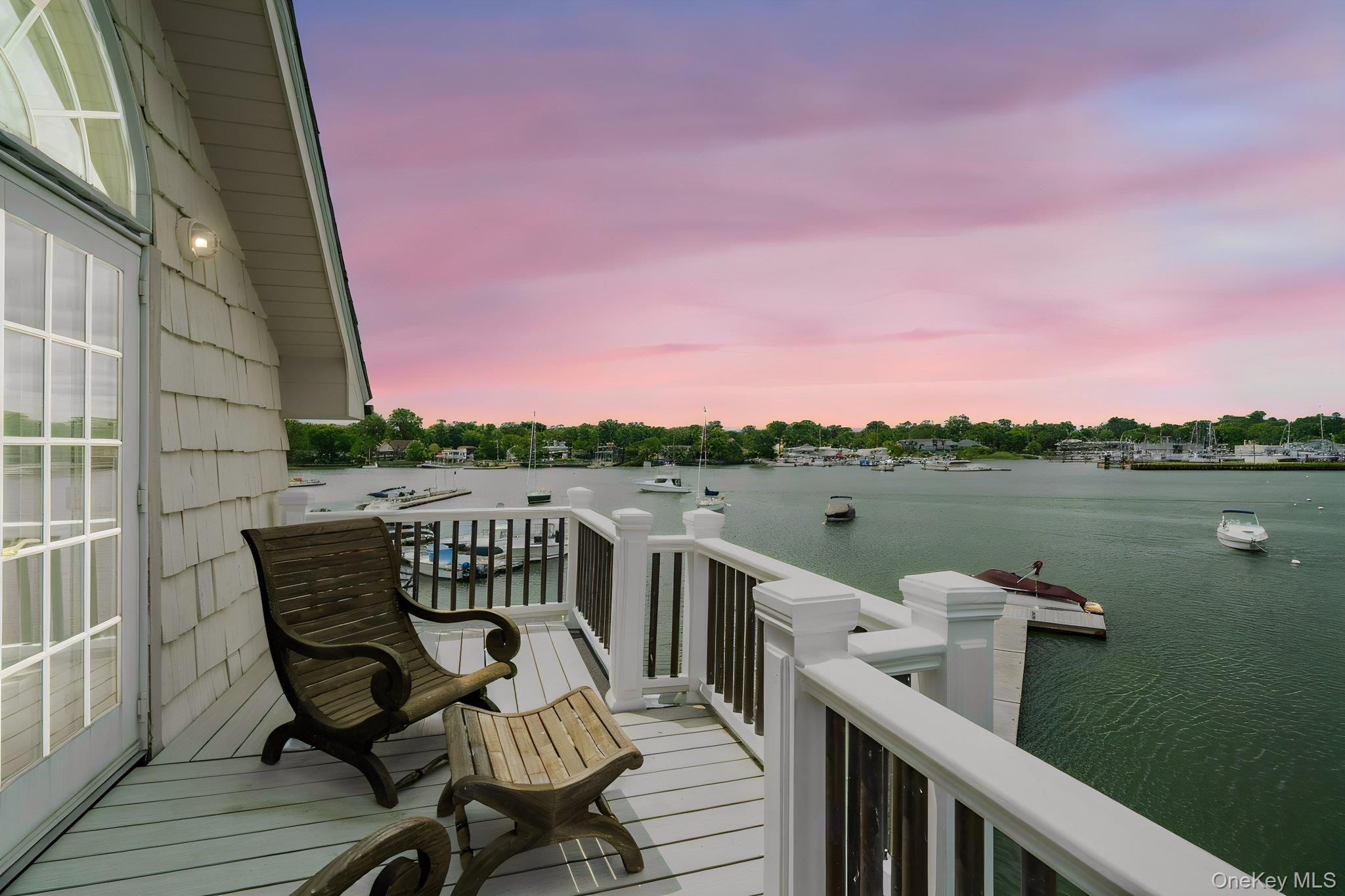 522 The Parkway Property Photo 4