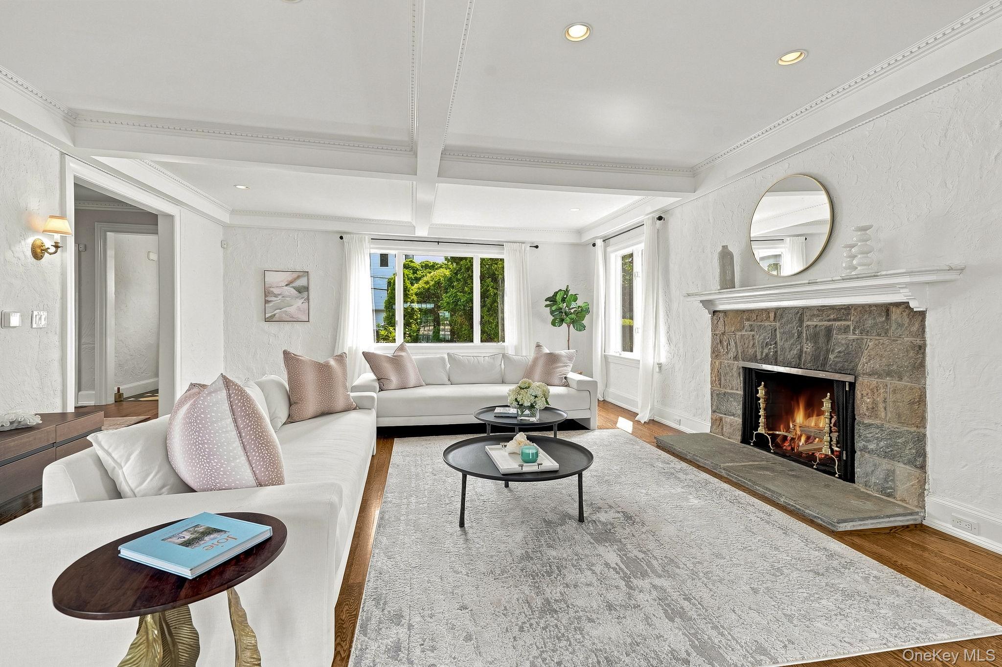 522 The Parkway Property Photo 8