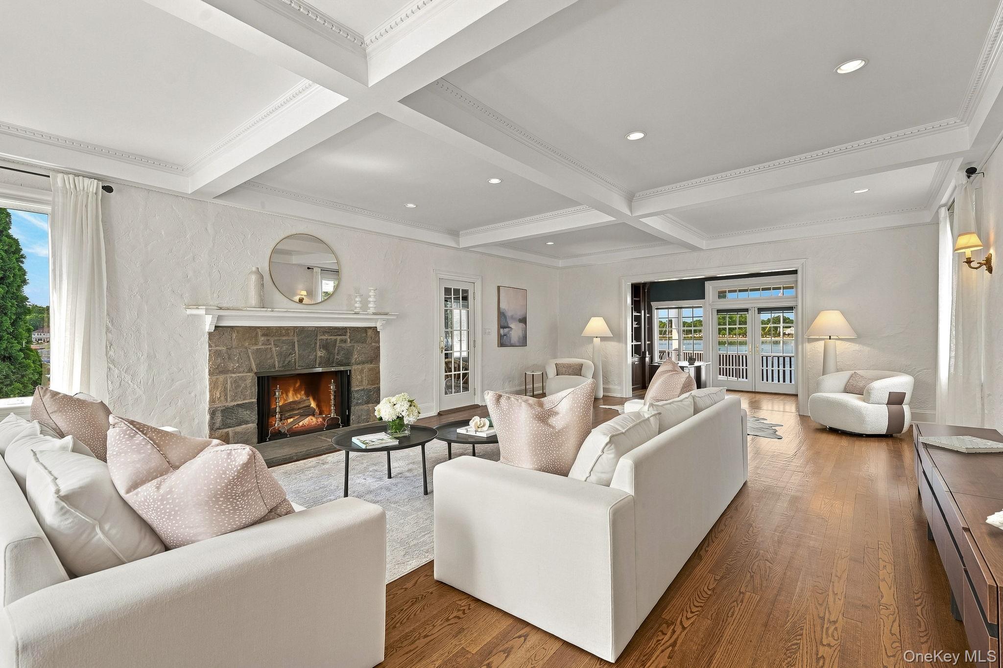 522 The Parkway Property Photo 9