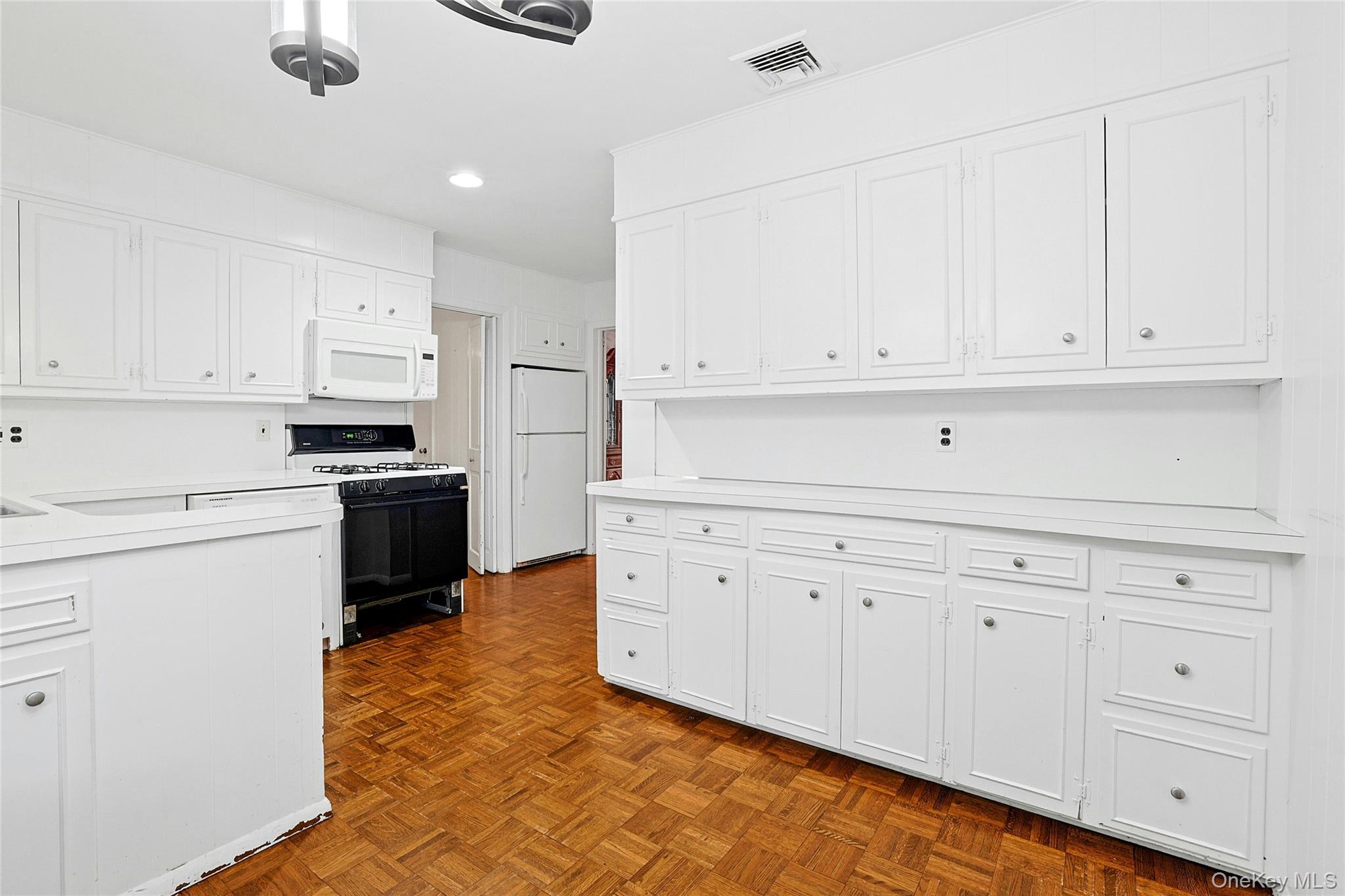 12 E Wheeler Place Property Photo 6