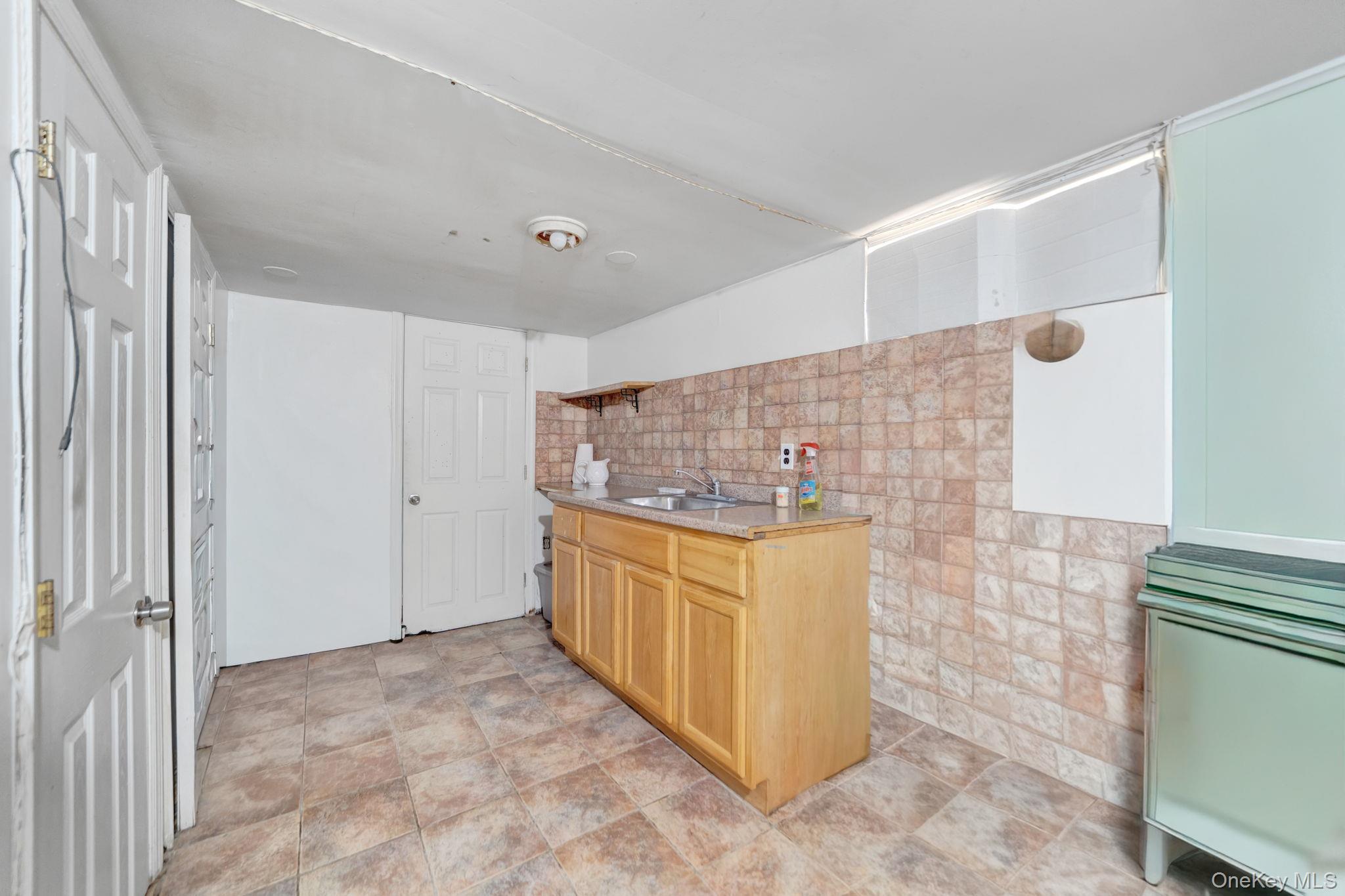 1646 E 36th Street Property Photo 21