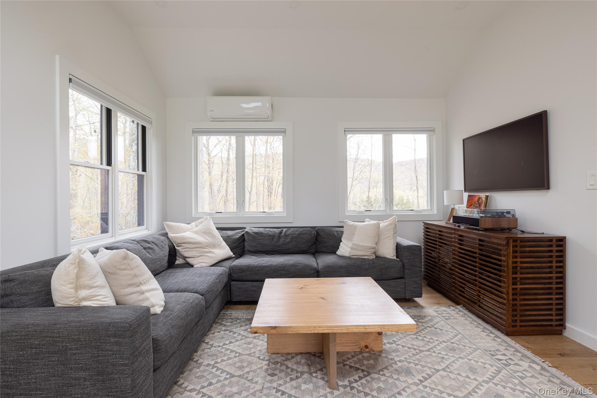 535 Mink Hollow Road Property Photo 3