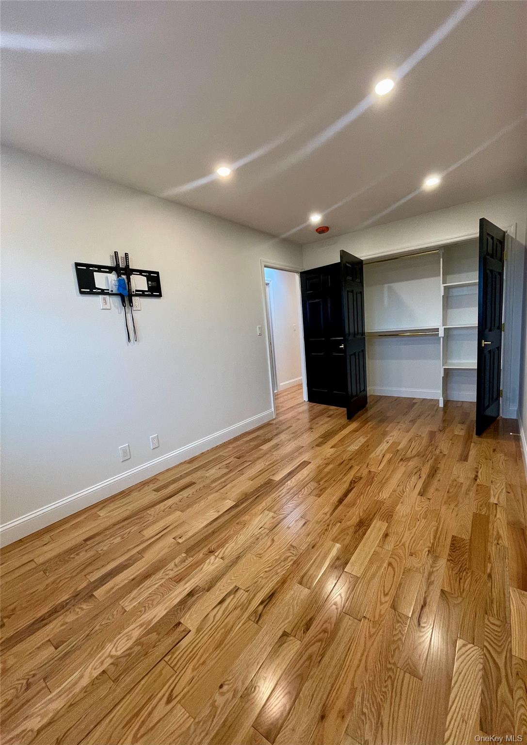 1045 Revere Avenue 2 Property Photo 8