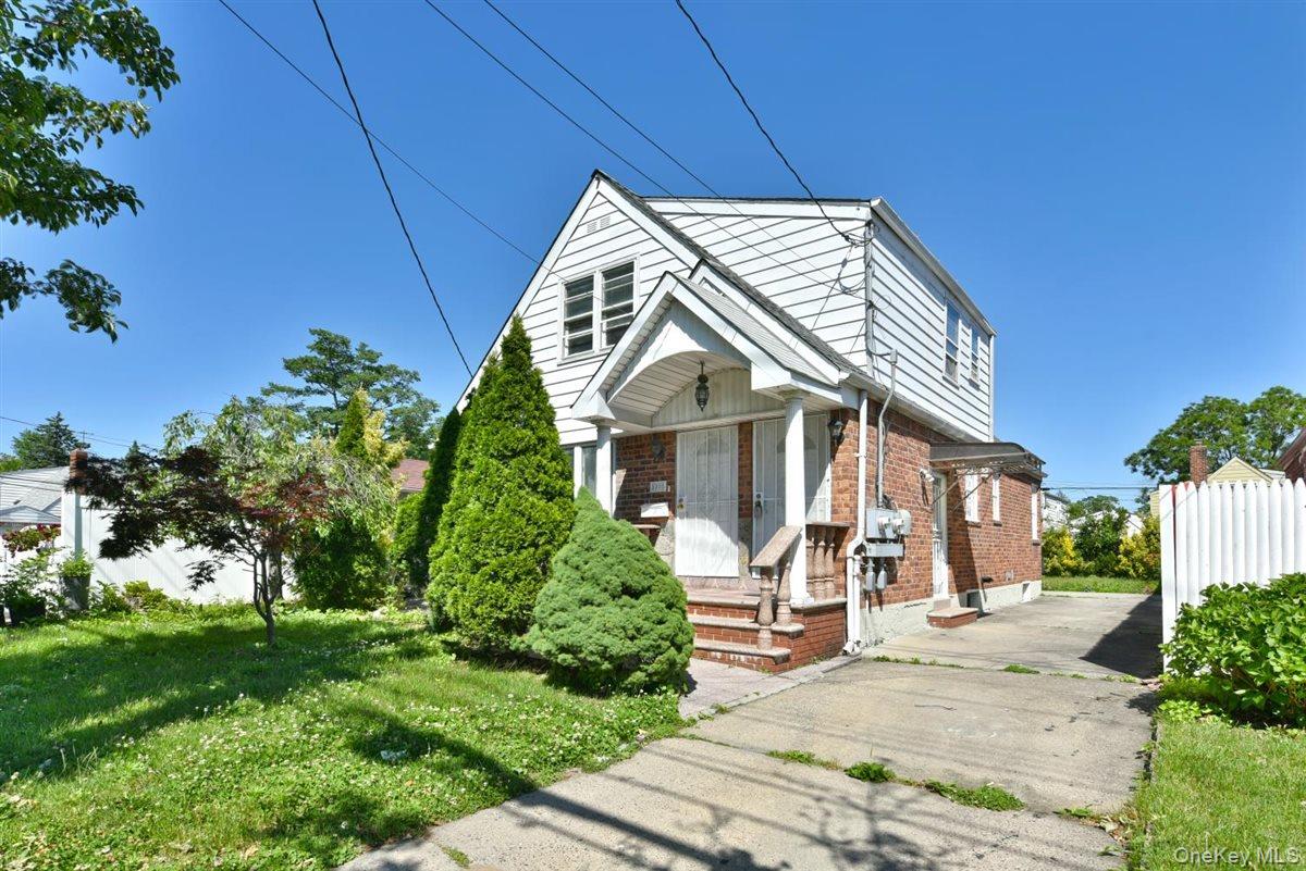 88-05 Winchester Boulevard Property Photo 1