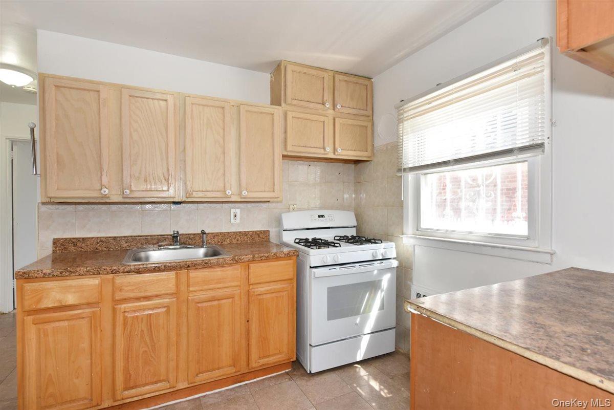 88-05 Winchester Boulevard Property Photo 7
