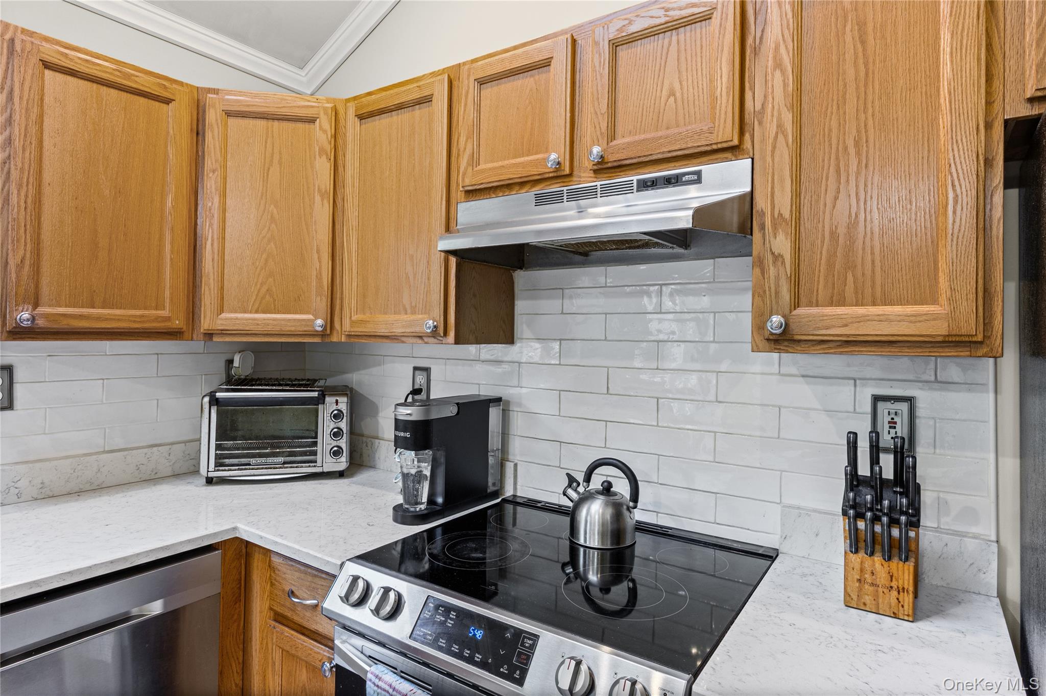 2200 Aldrich Lane Property Photo 12