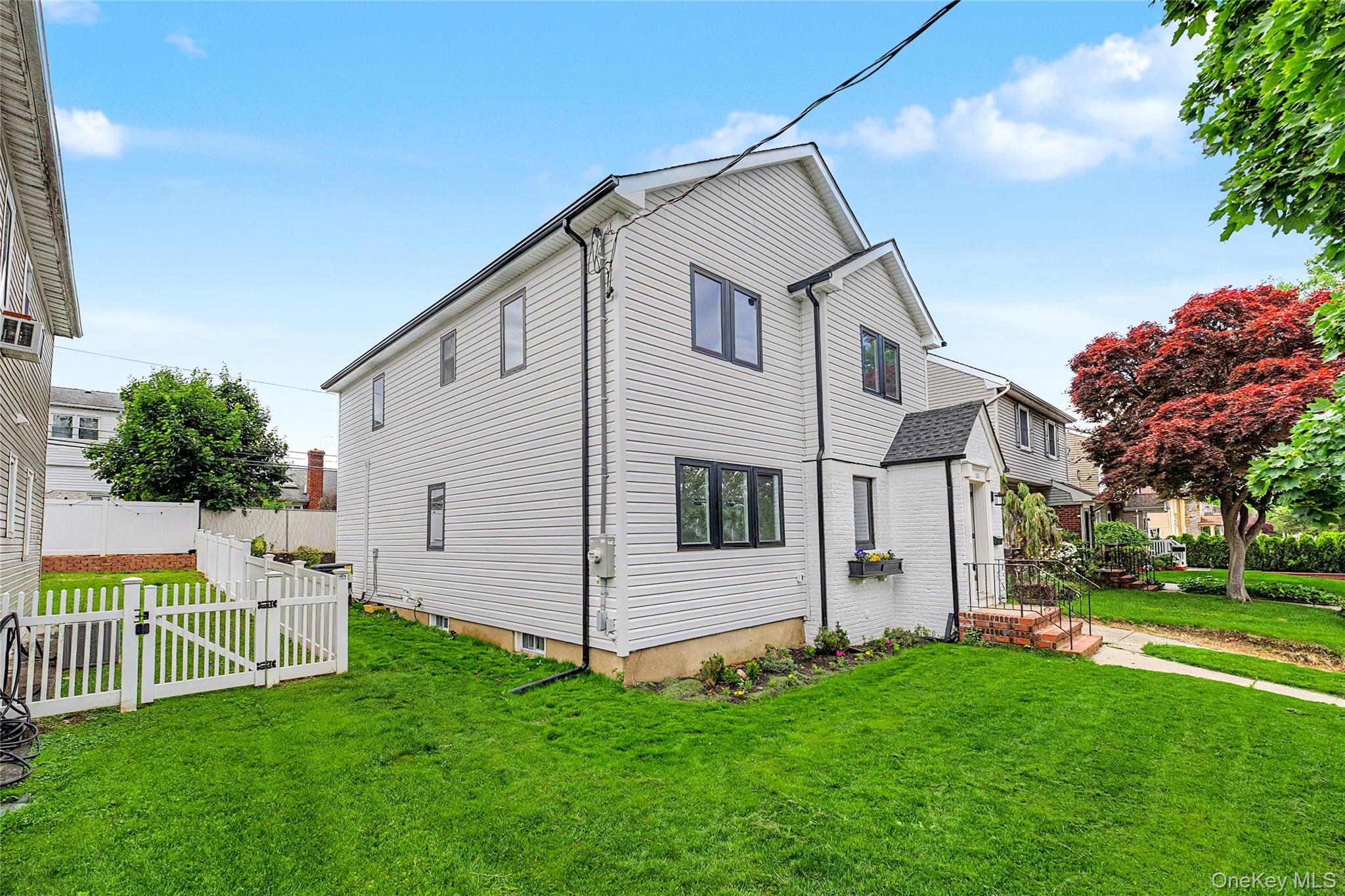 105 Moore Street Property Photo 4