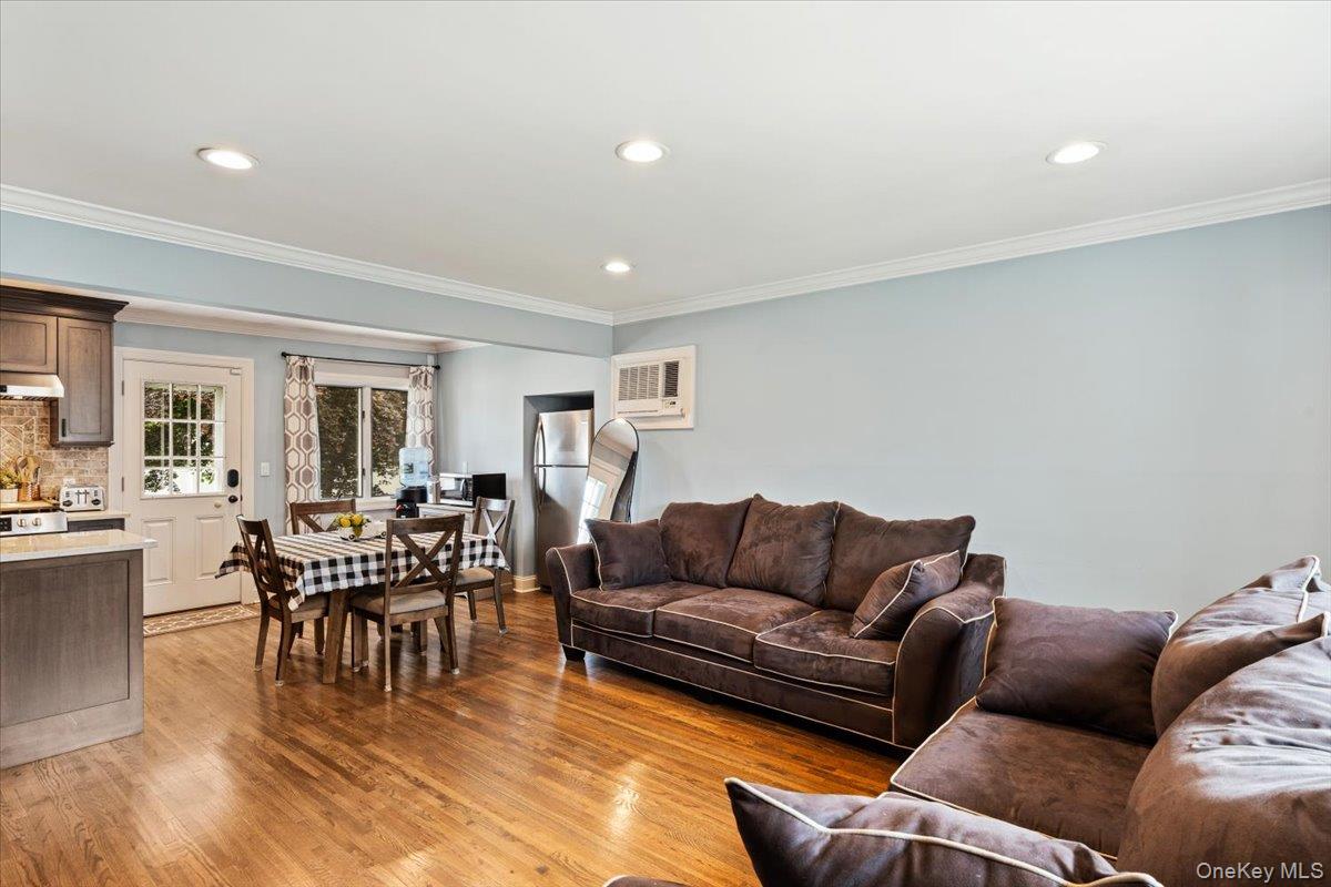 235 N Kings Avenue Property Photo 3