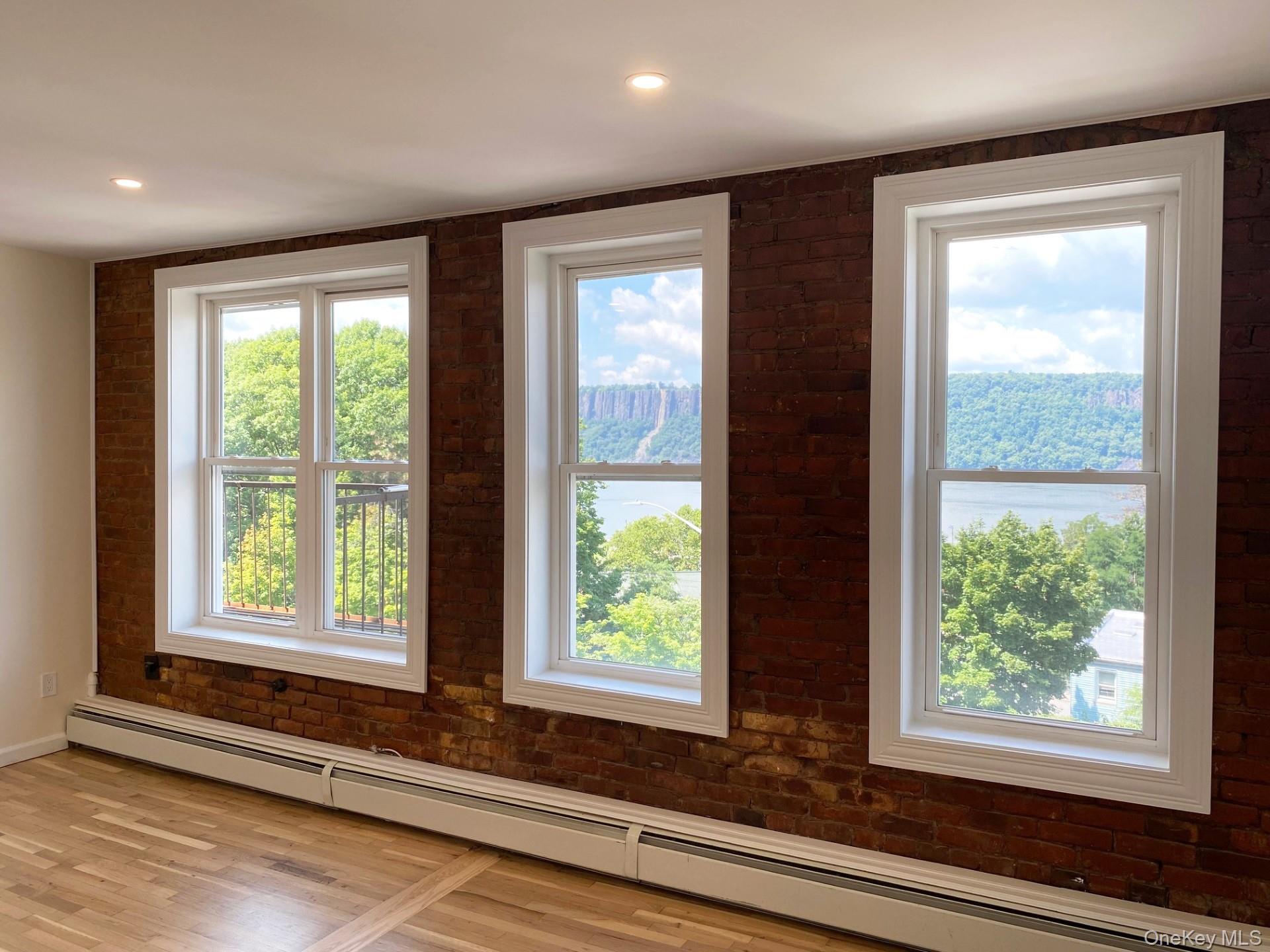537 Warburton Avenue Property Photo 2