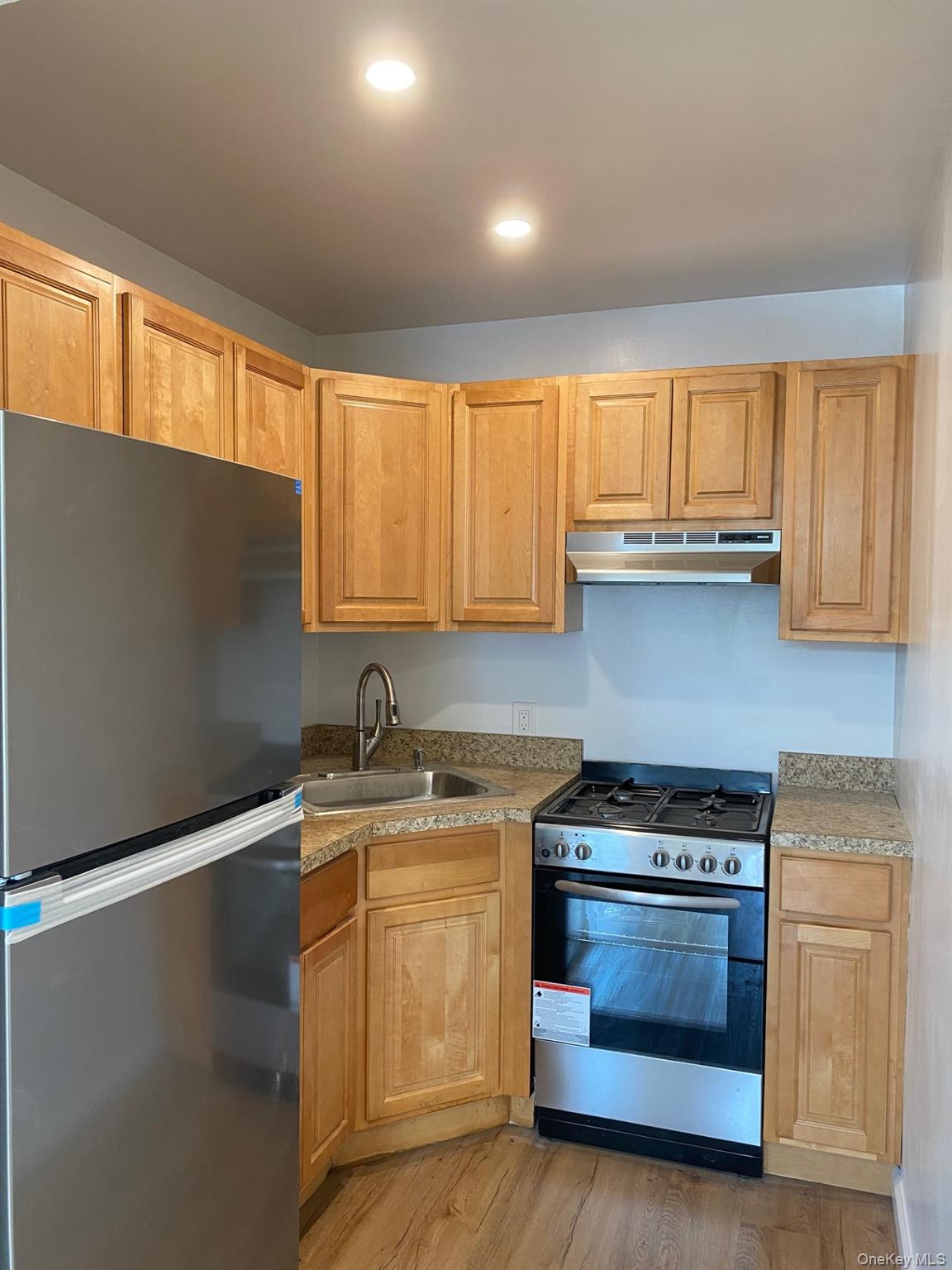 537 Warburton Avenue Property Photo 10