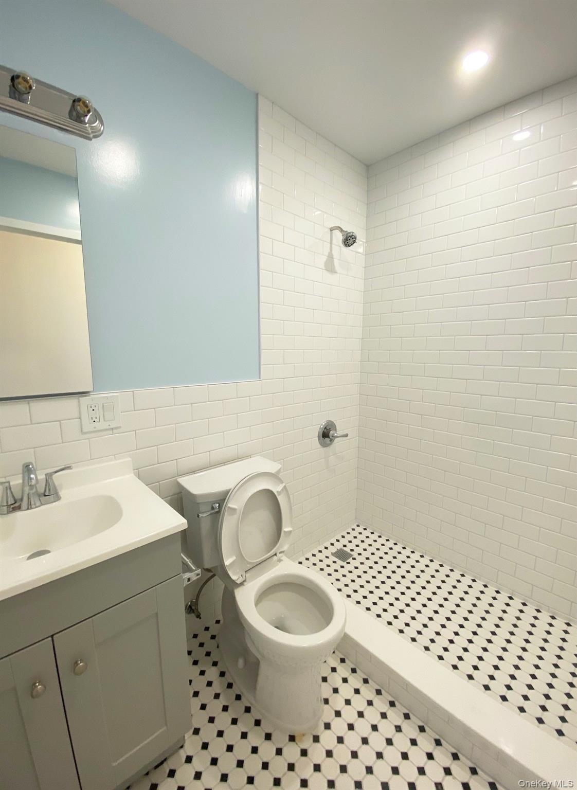 537 Warburton Avenue Property Photo 11