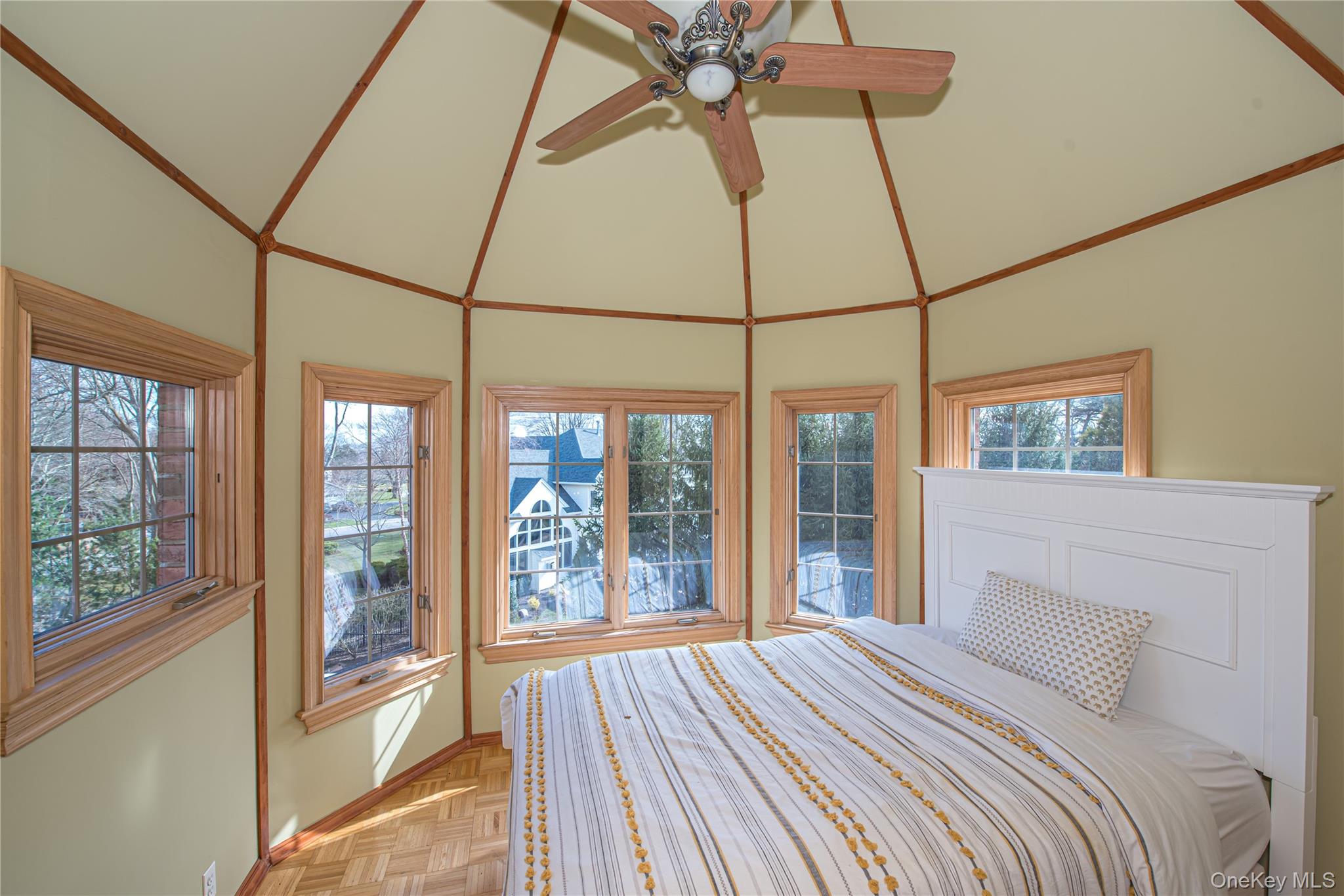 26 The Helm Property Photo 37