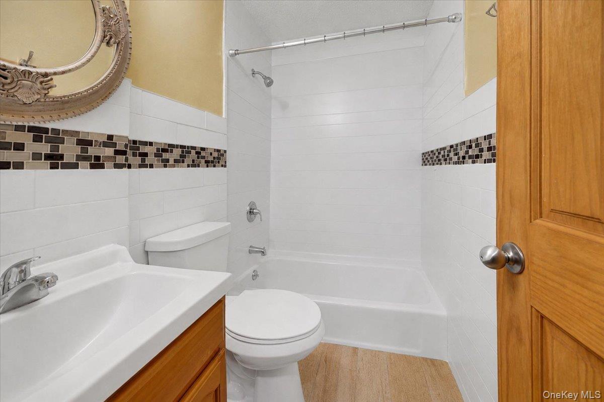 2069 Cicero Avenue Property Photo 9