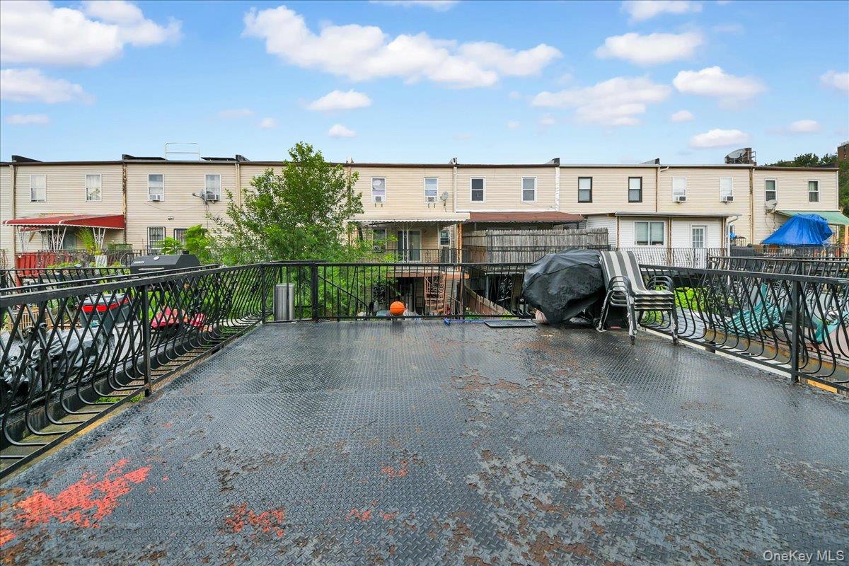 2069 Cicero Avenue Property Photo 15