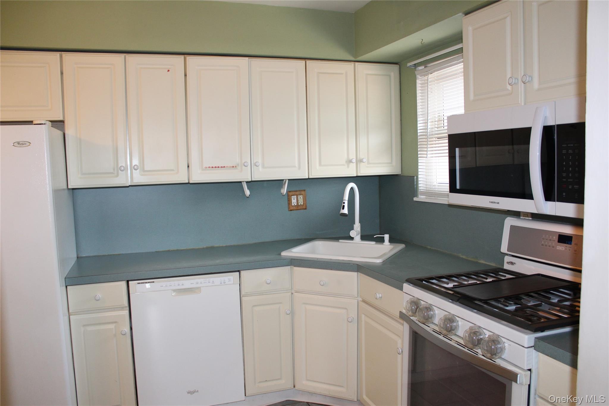 92 Lombardy Drive Property Photo 7