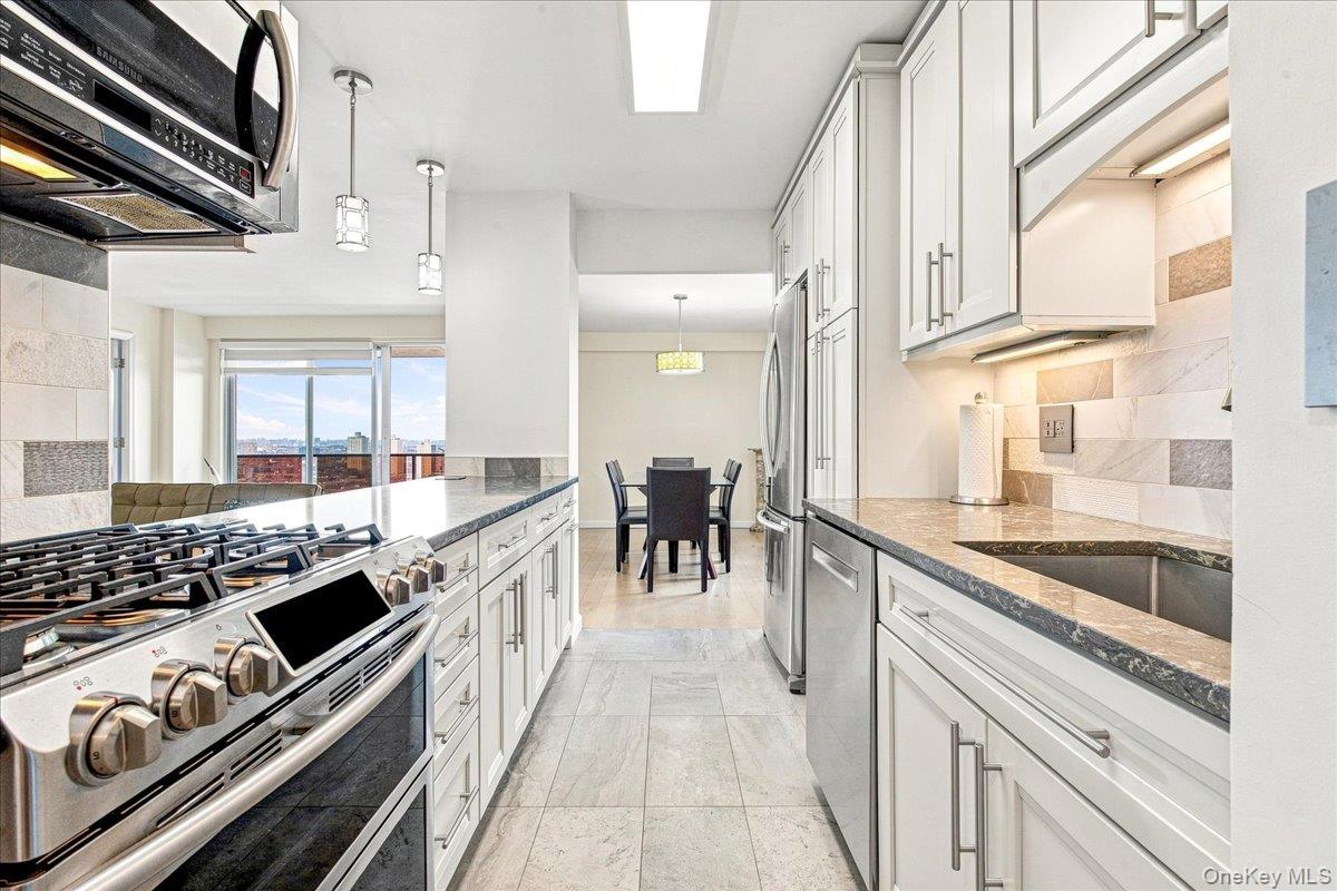 110-11 Queens Boulevard 29g Property Photo 11