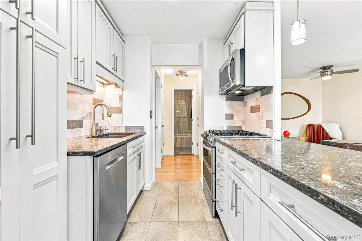 110-11 Queens Boulevard 29g Property Photo 13