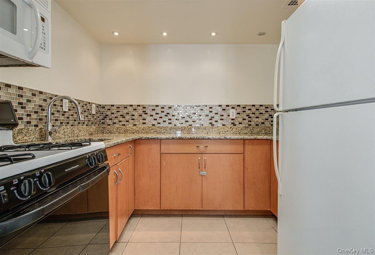 110-11 Queens Boulevard 29g Property Photo 44