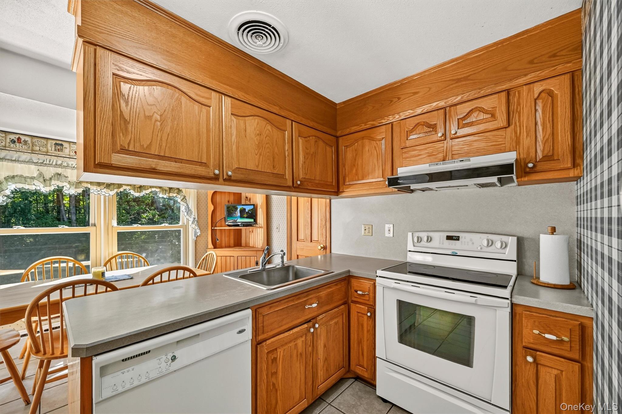 24 Meadow Street Property Photo 13