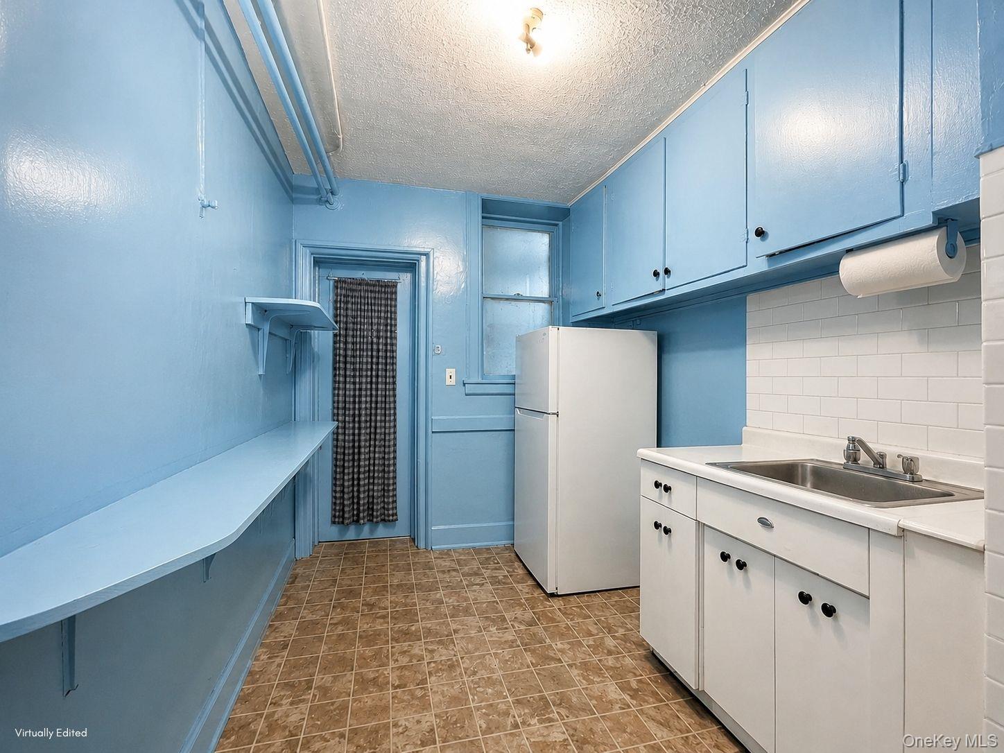 32-17 46 Street Property Photo 2