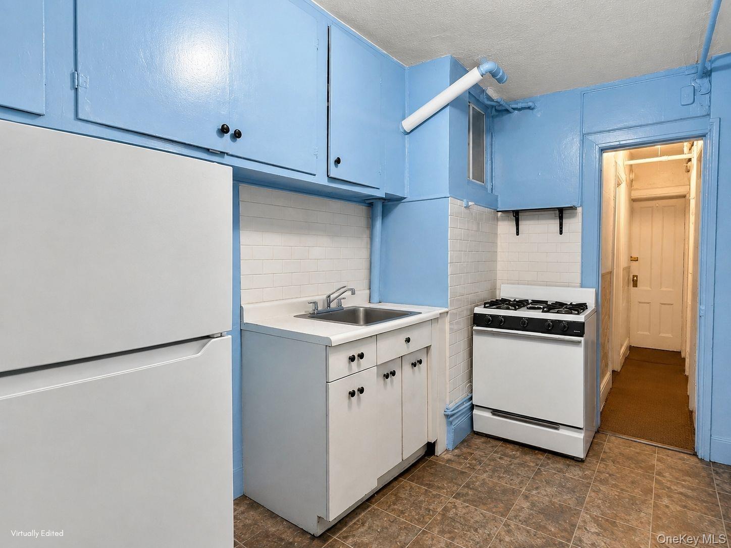 32-17 46 Street Property Photo 3