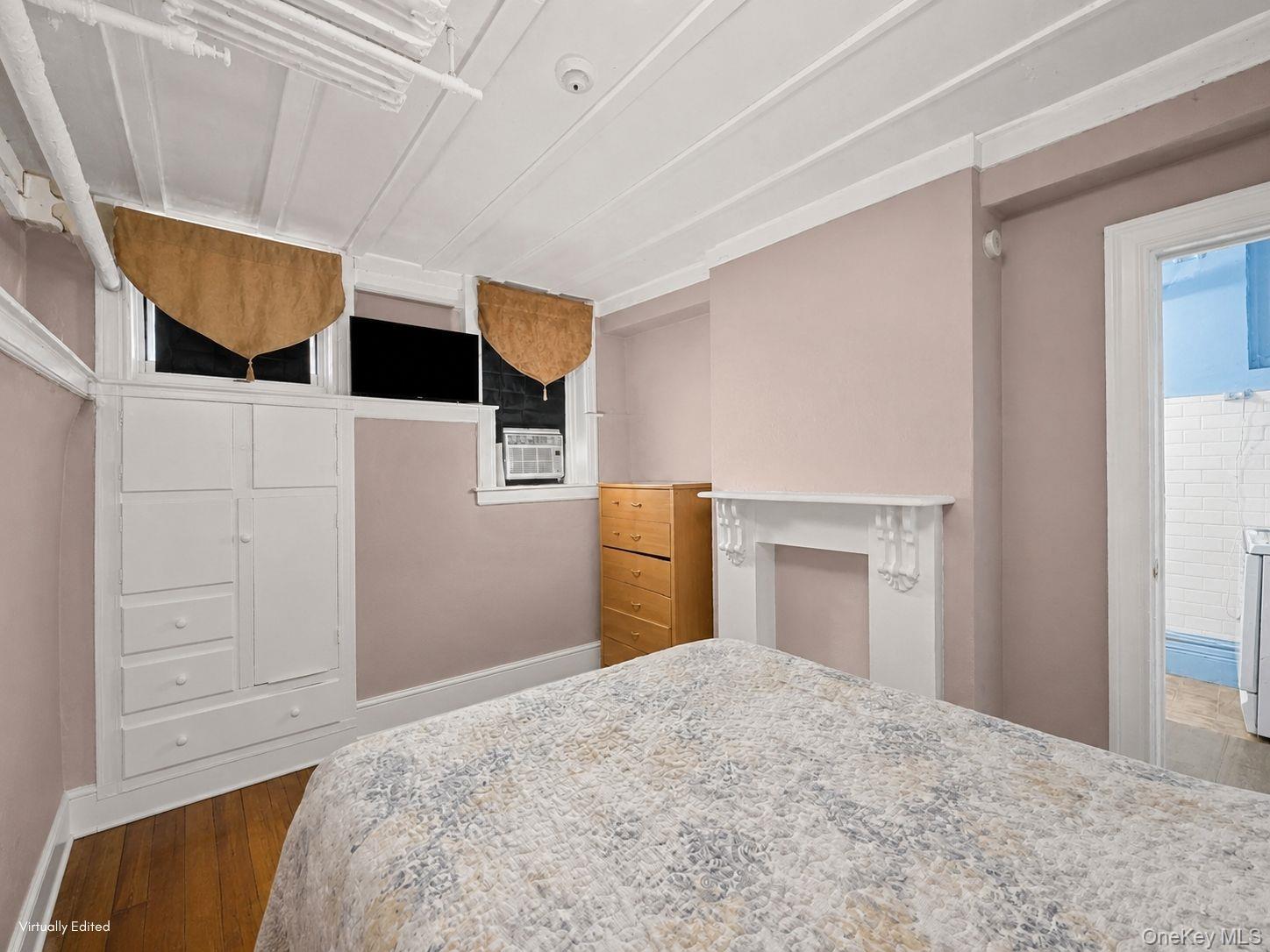 32-17 46 Street Property Photo 10
