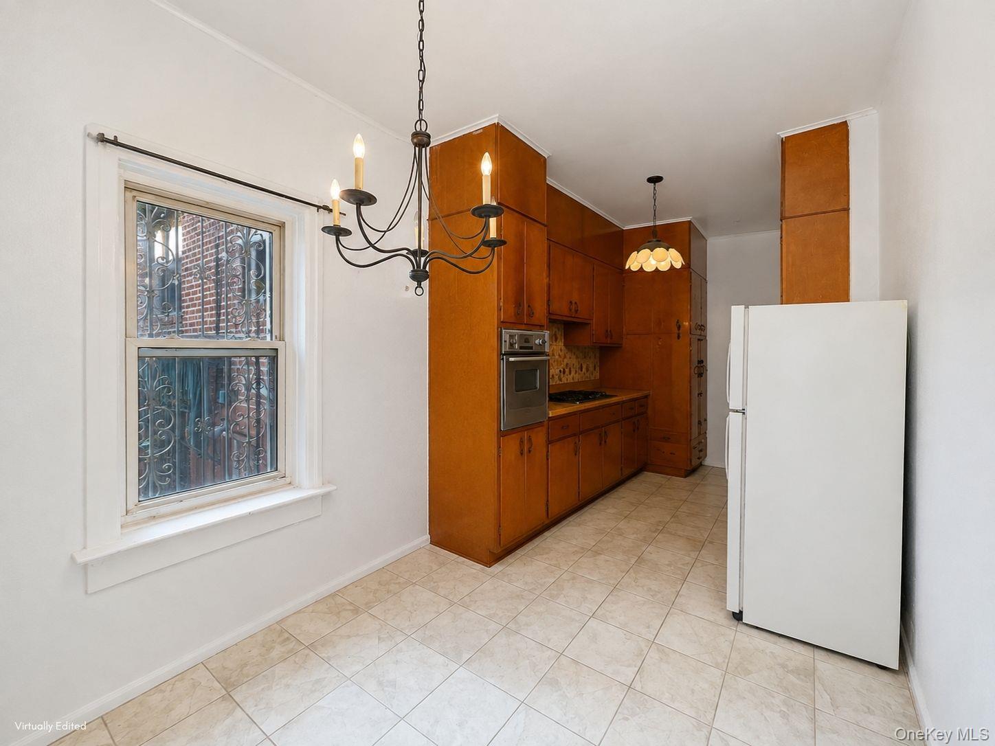 32-17 46 Street Property Photo 15