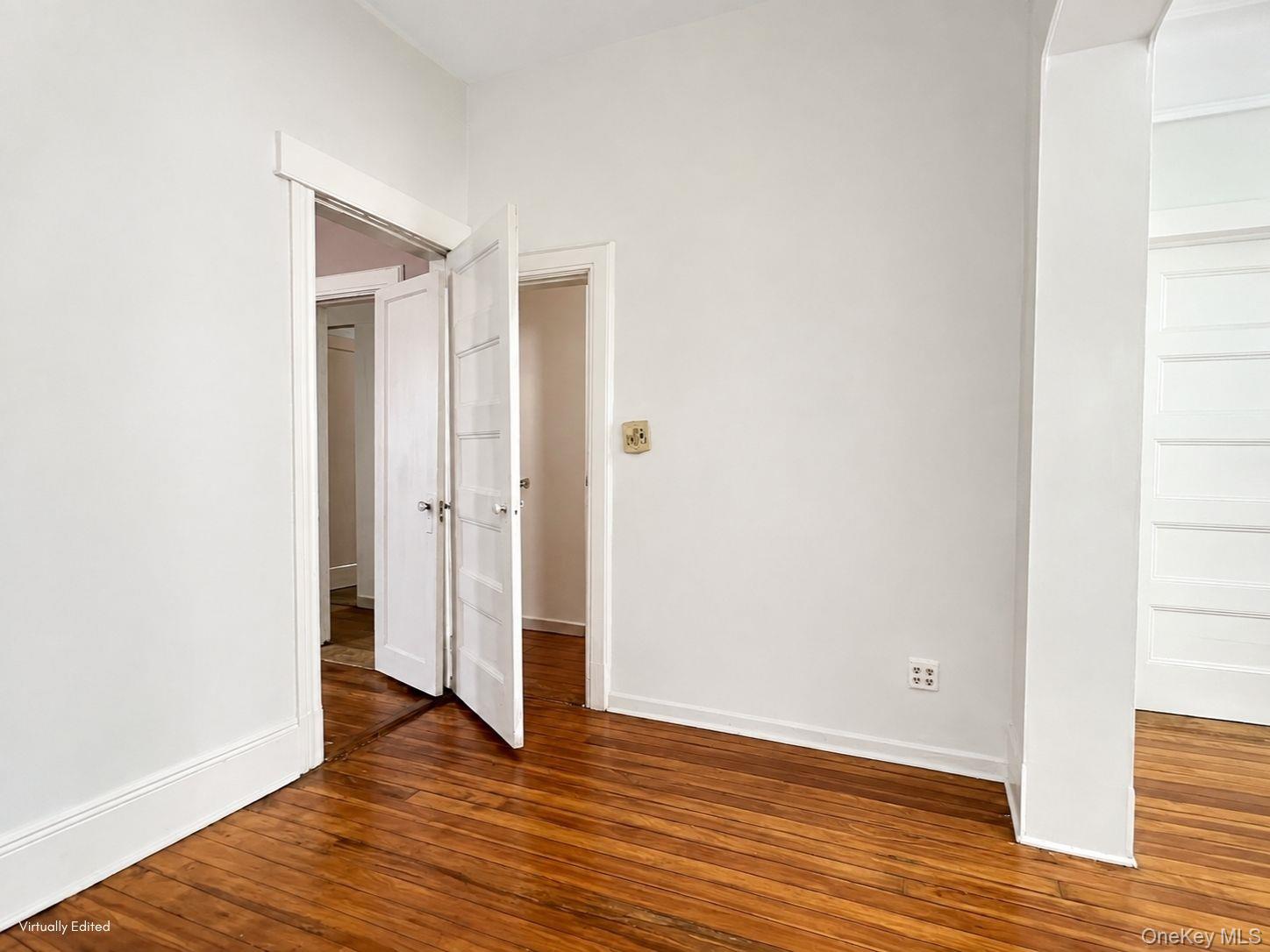 32-17 46 Street Property Photo 23