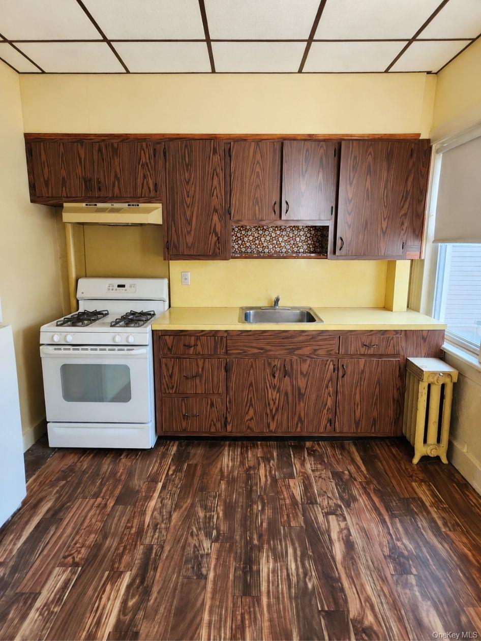 20-42 41st Street Property Photo 4