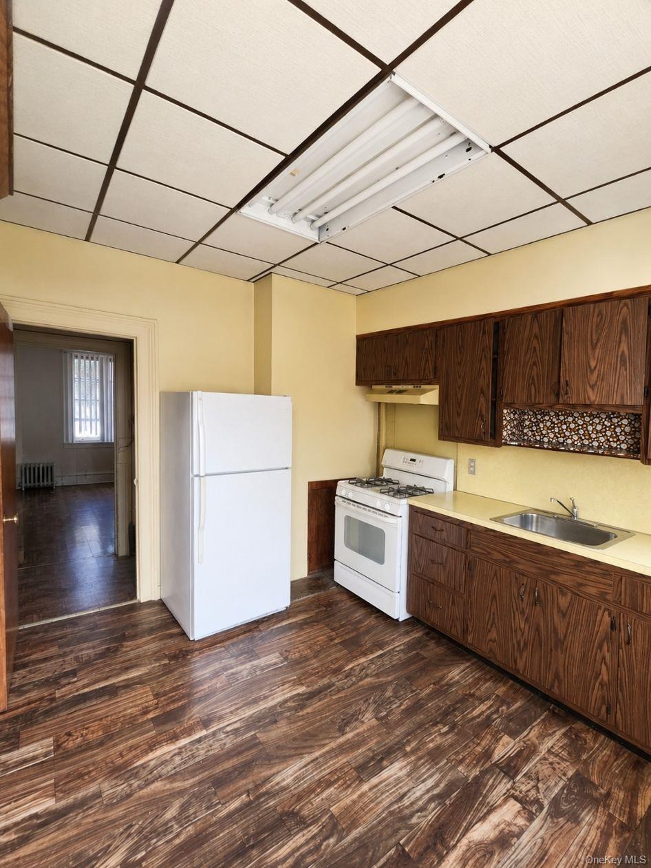 20-42 41st Street Property Photo 5
