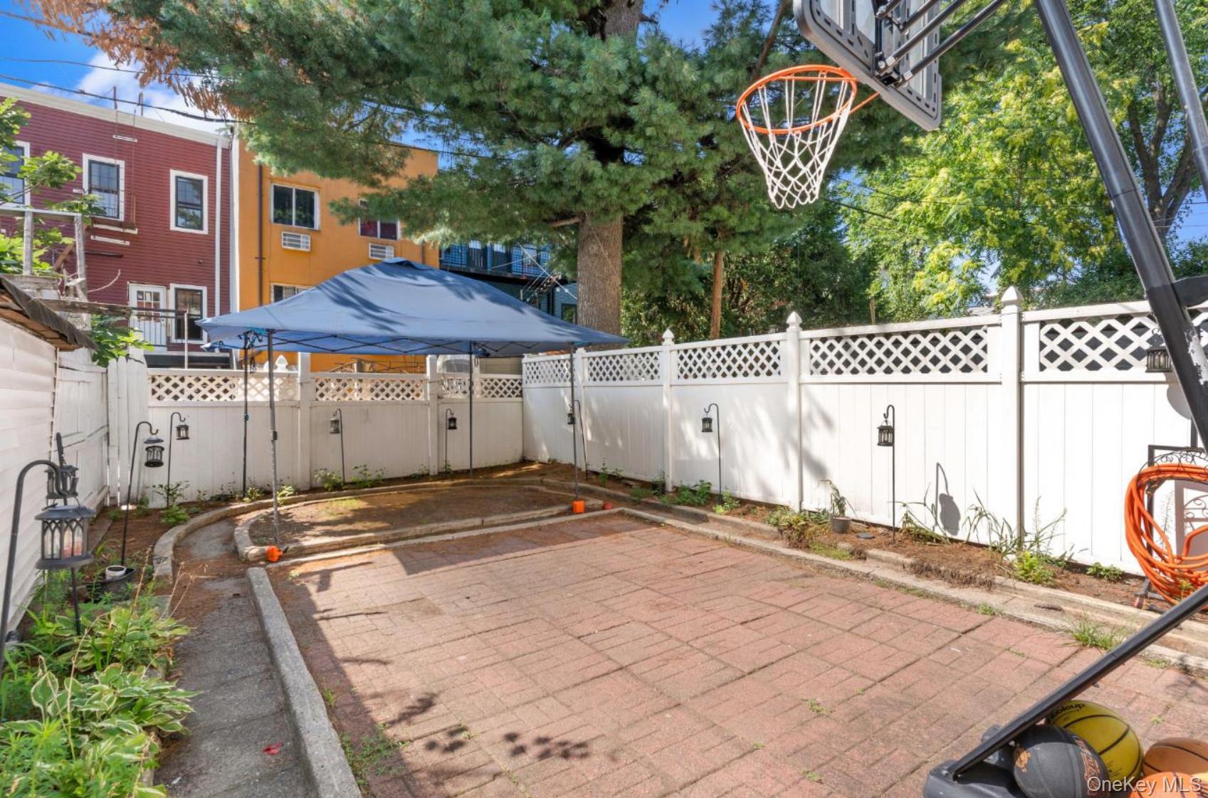 1207 Hancock Street Property Photo 5