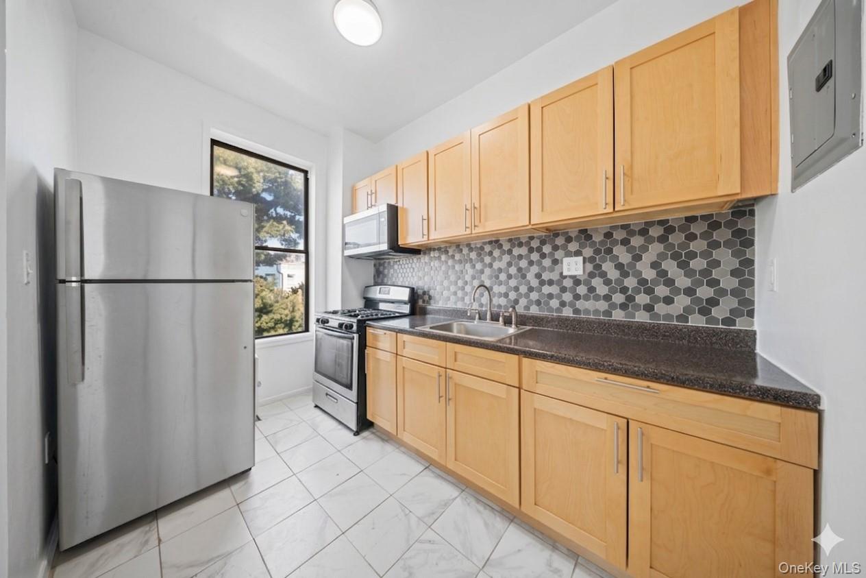1207 Hancock Street Property Photo 16