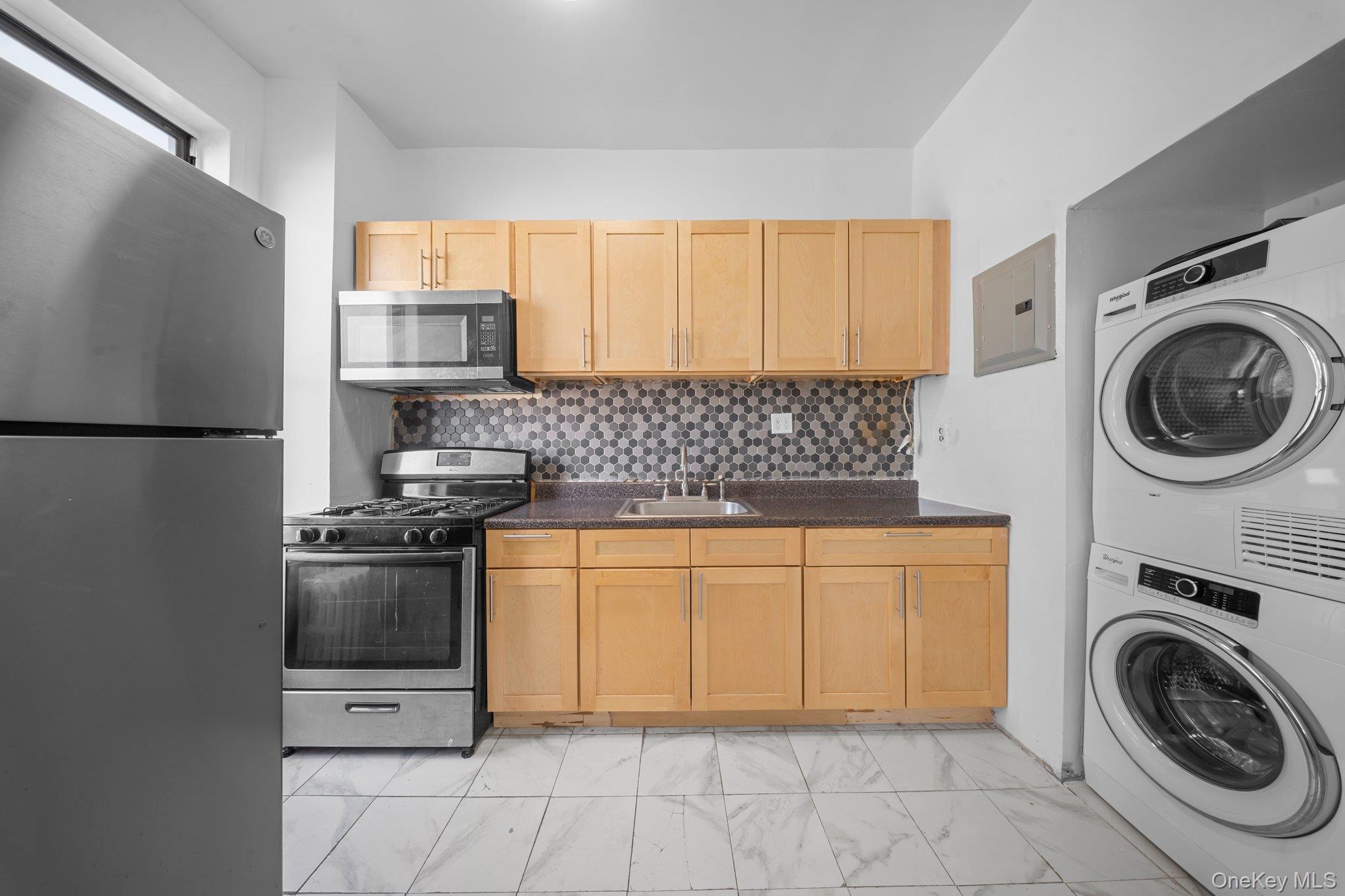 1207 Hancock Street Property Photo 17